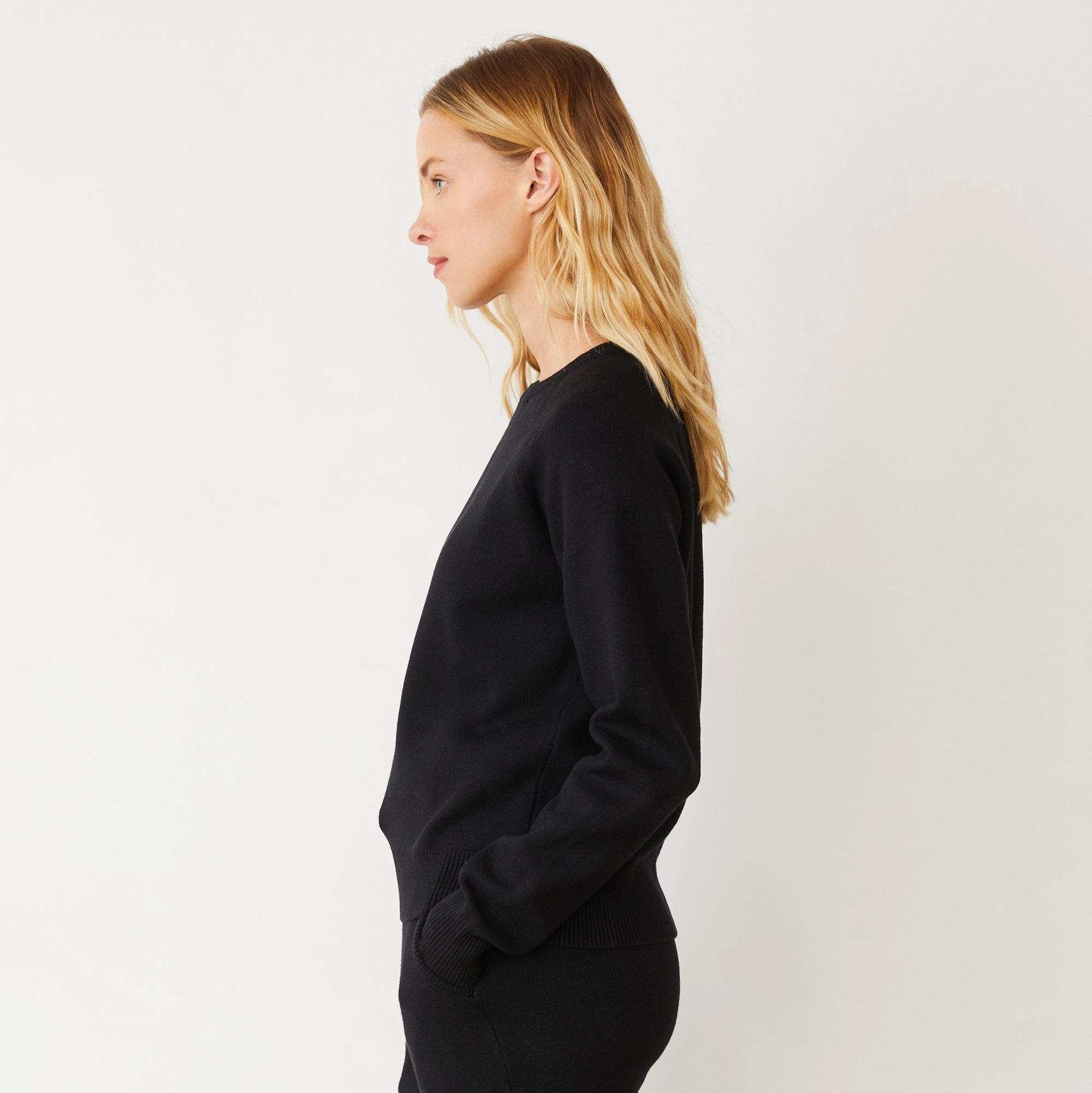 Soft Knit Raglan Sweater NonChafeCollarTech WindproofBarrierTechnology