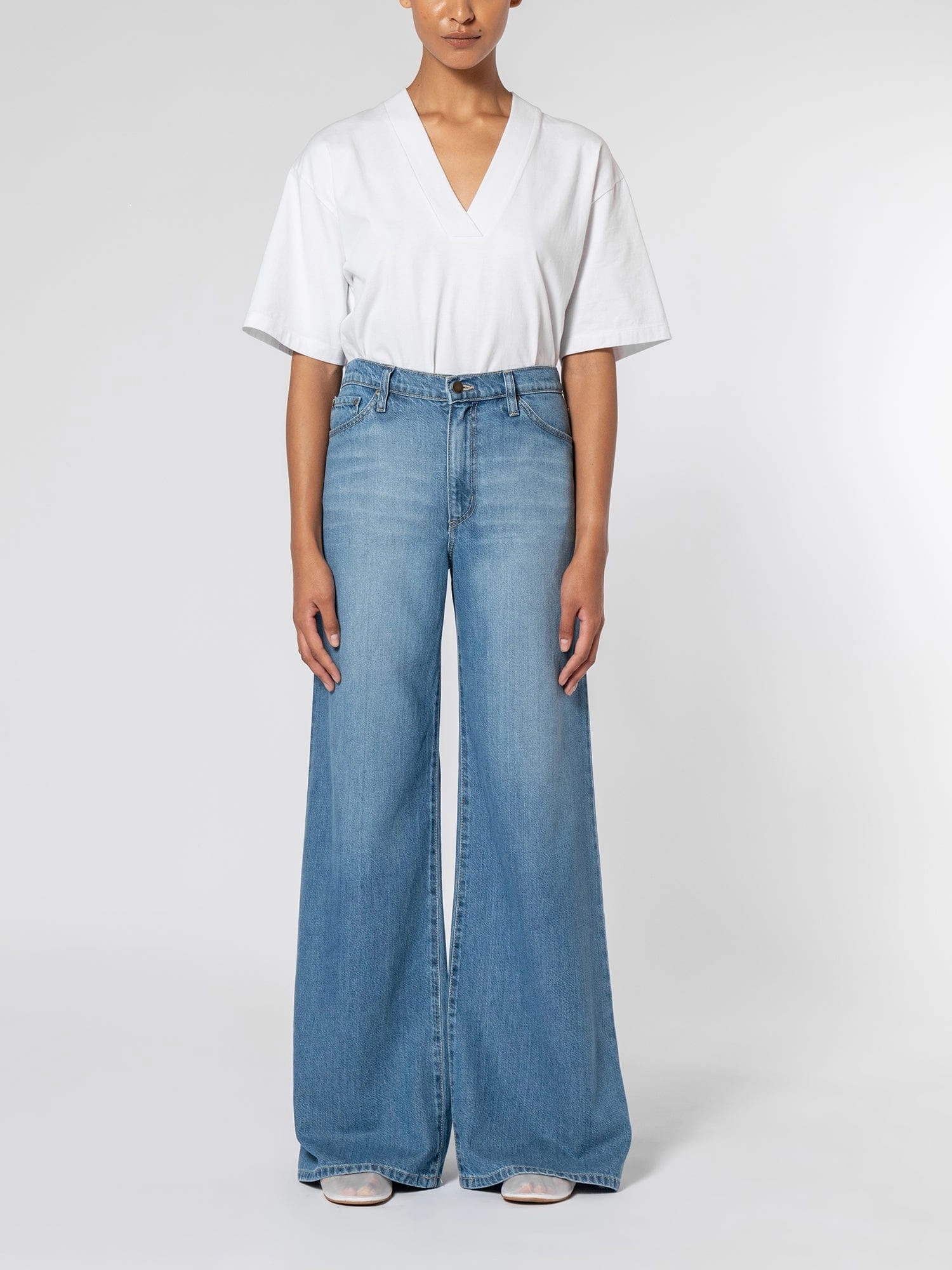 Carly Jean Glory Minimal Fashion