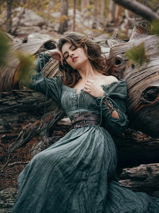 SoftInnerLayer PHOENIX 24 | REGENCY LACE-UP LINEN DRESS