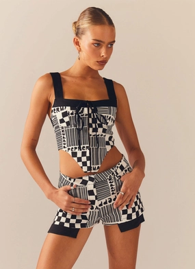 Play It Louder Shorts - Barcode Ergonomic Curved Seamlines Play It Louder Shorts - Barcode Reflective accents