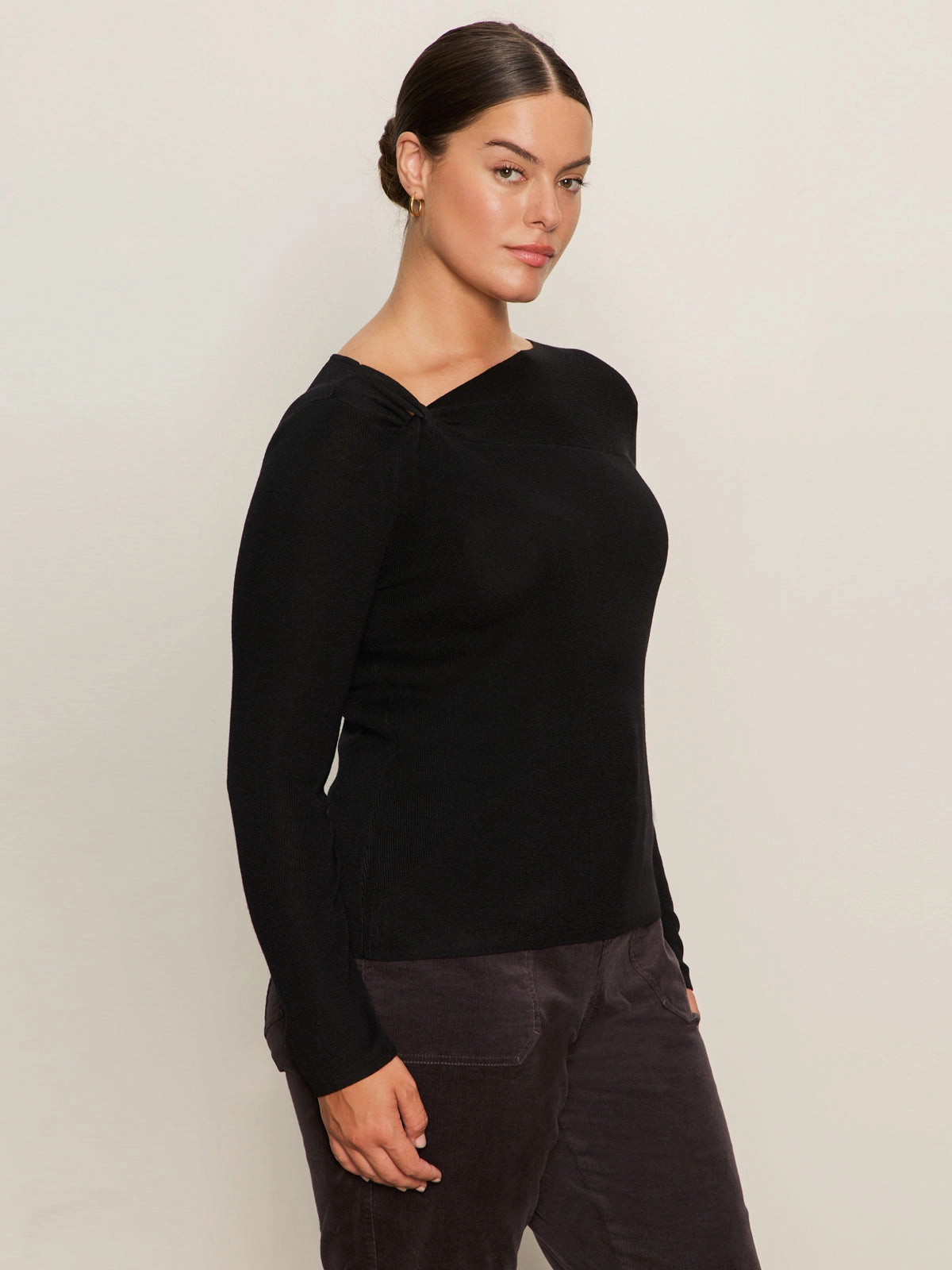 Relaxed Style Wrinkle Recovery Fabric Long Sleeve Shoulder Twist Top Black Extended Sizing