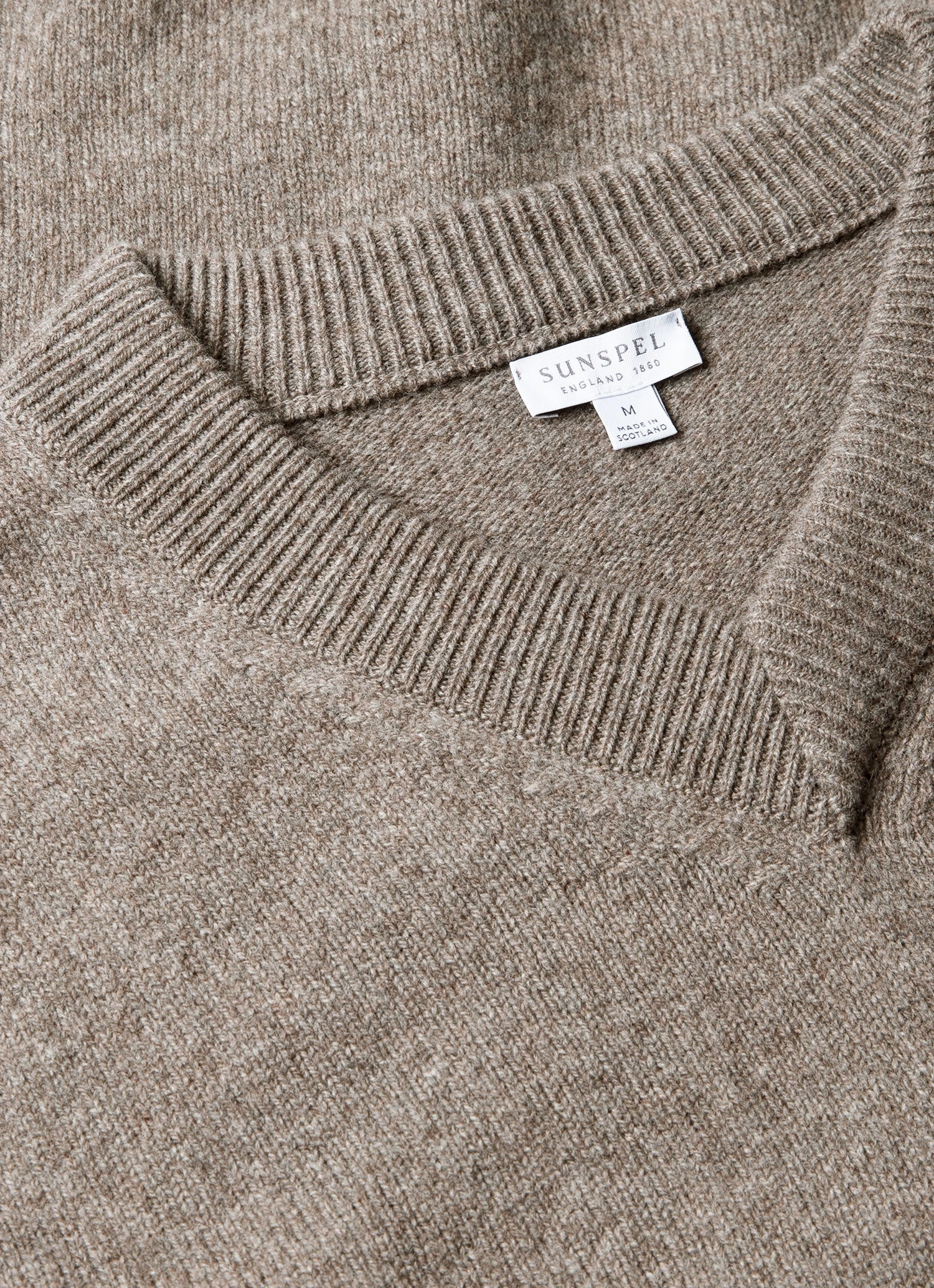 SheerWeight Knit Men's Lambswool V-neck Jumper in Bark