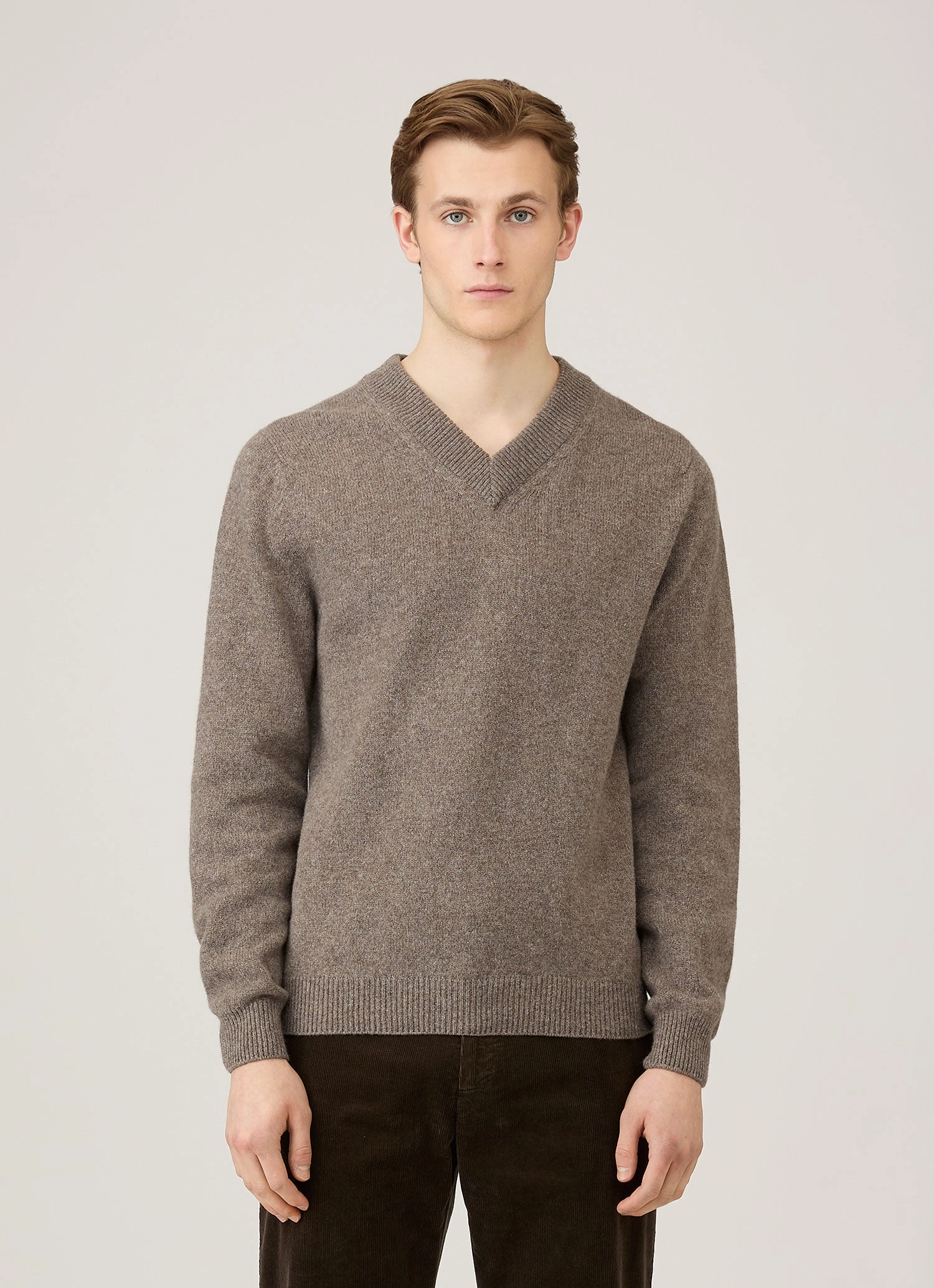 Men's Lambswool V-neck Jumper in Bark Moisture Wicking Yarn Textured Surface
