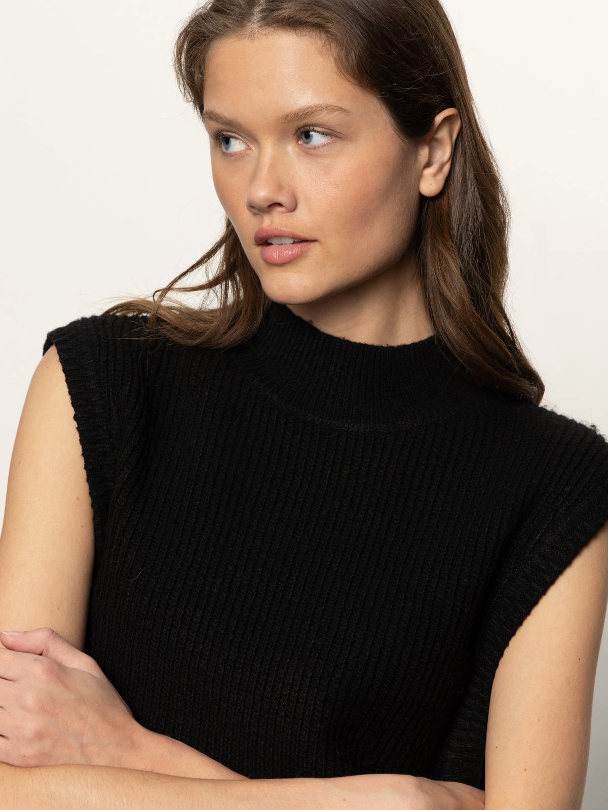 City Sweater Shell Black Simple Warmth Butter Soft Yarn