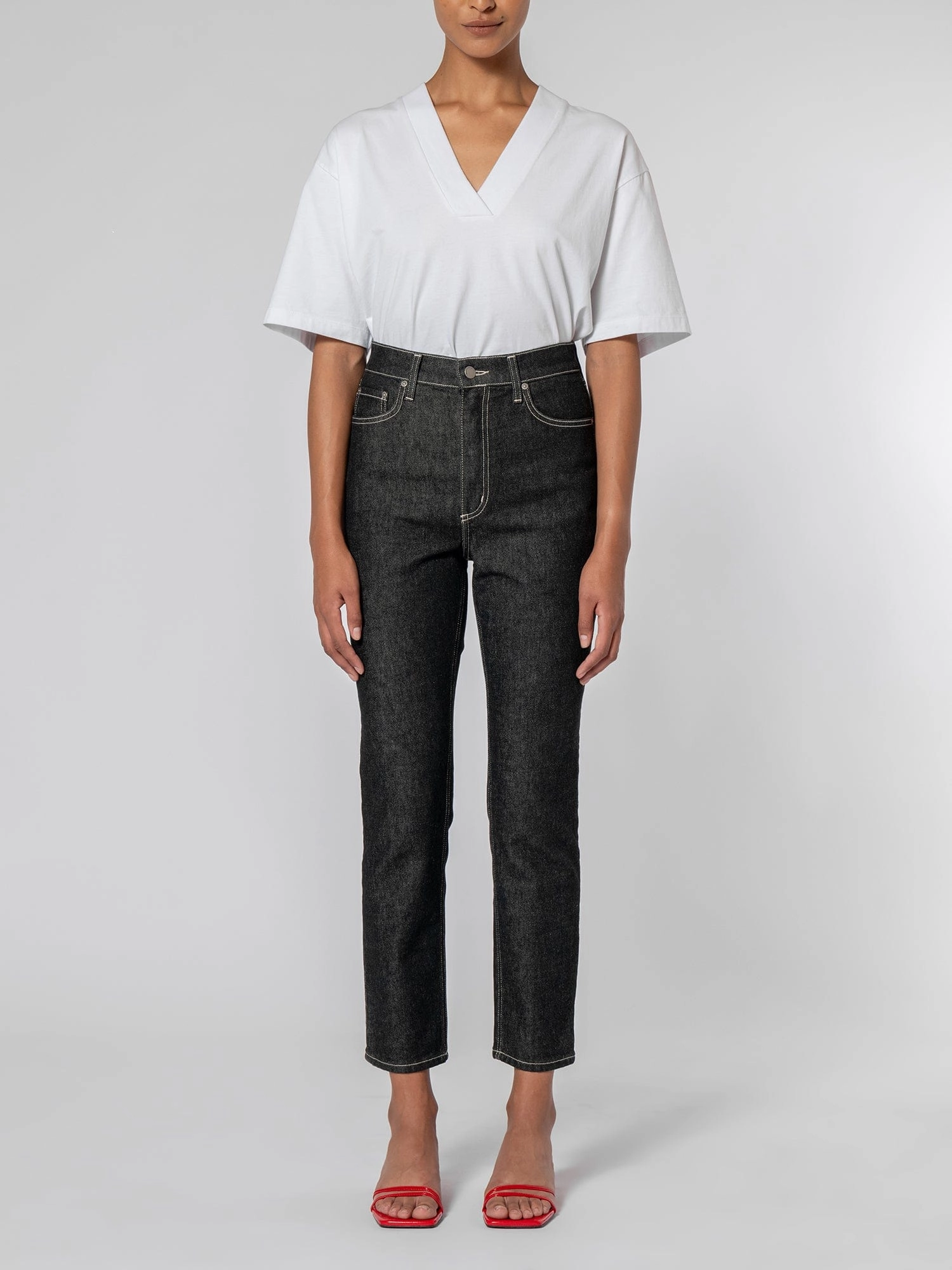 Frankie Jean Tar Cozy Vibe Home Comfort Party Look Modern Minimalist