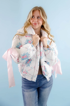 RESTOCK: Graceful Moments Puffer Jacket-White Contrast Stitch Detailing RESTOCK: Graceful Moments Puffer Jacket-White Textured Weave