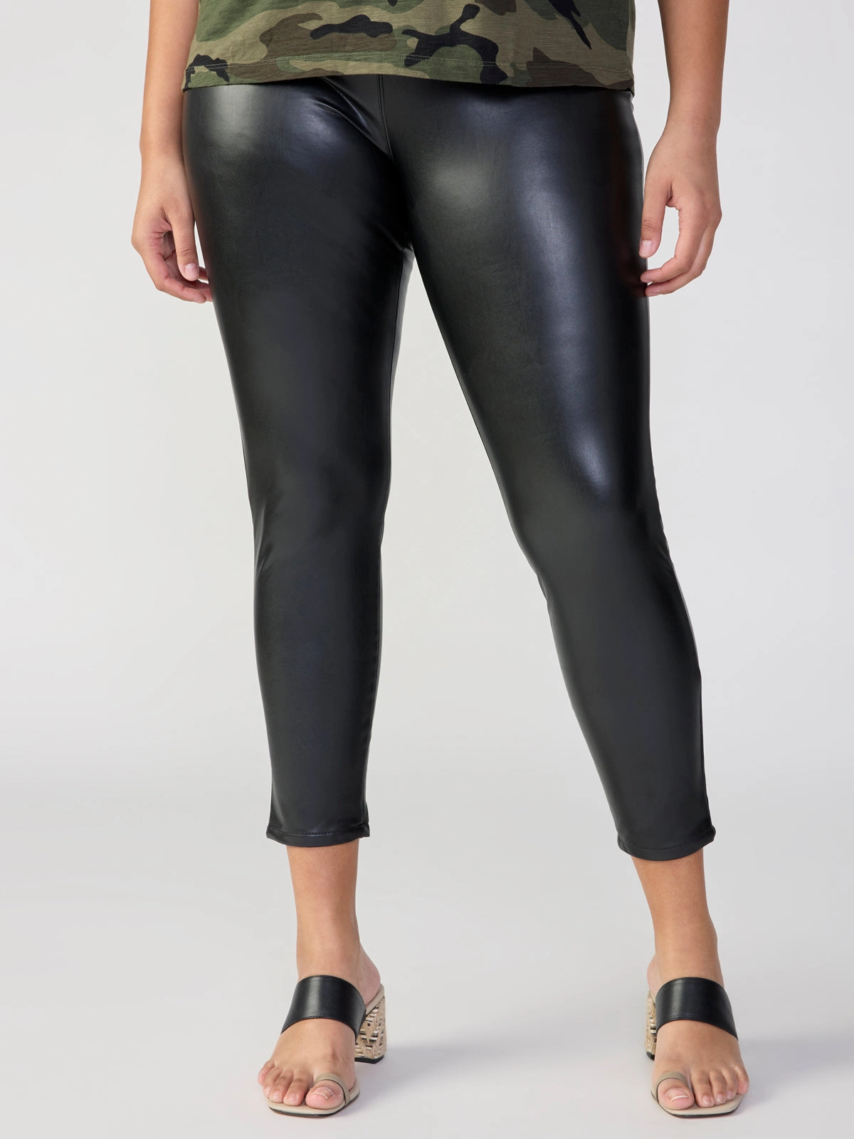Runway Semi High Rise Legging Slick Black Extended Sizing Comfort Wearable