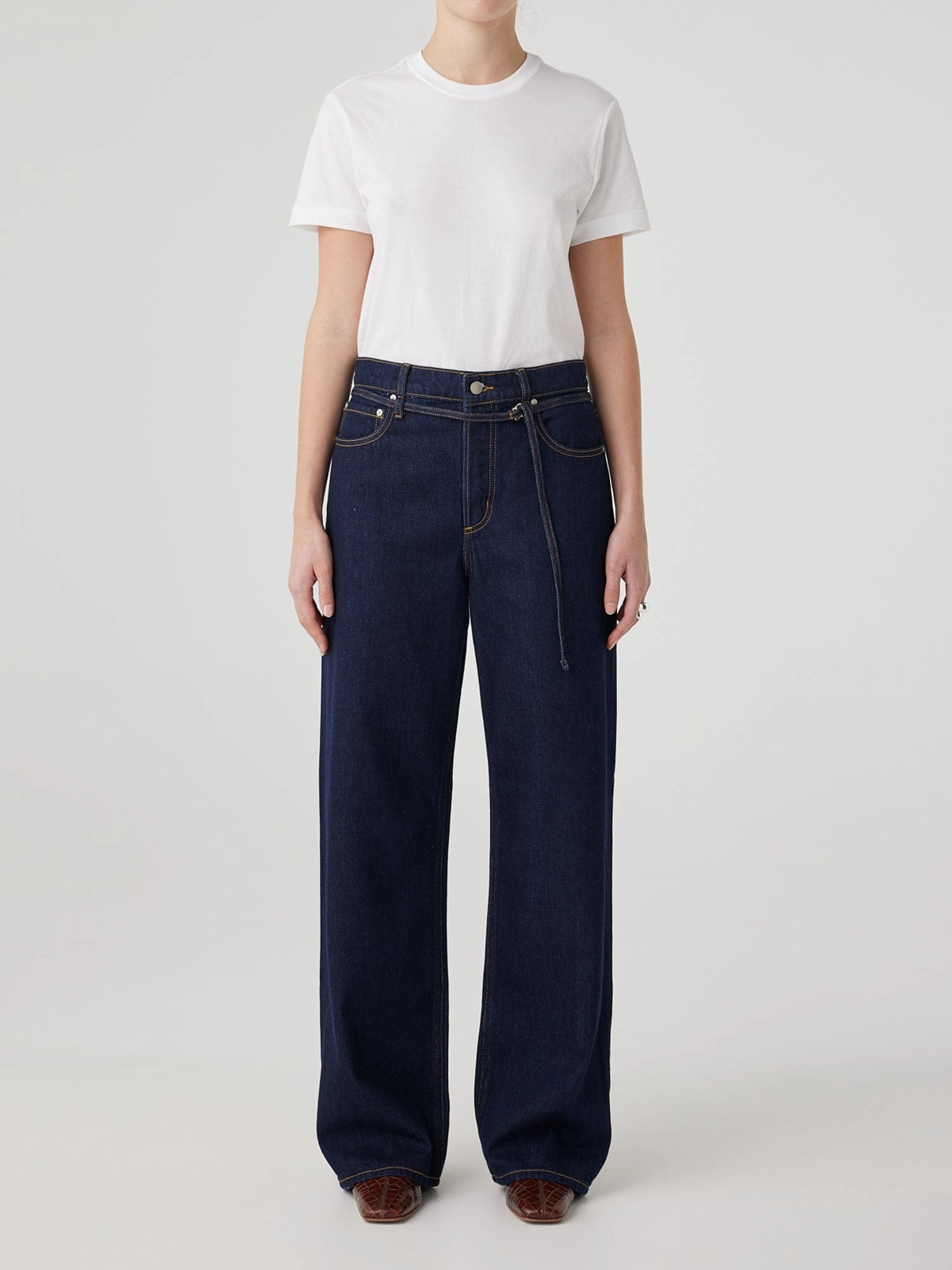 Sustainable Student Outfit Nature Lover Fit Anytime Sasha Jean Pure Blue