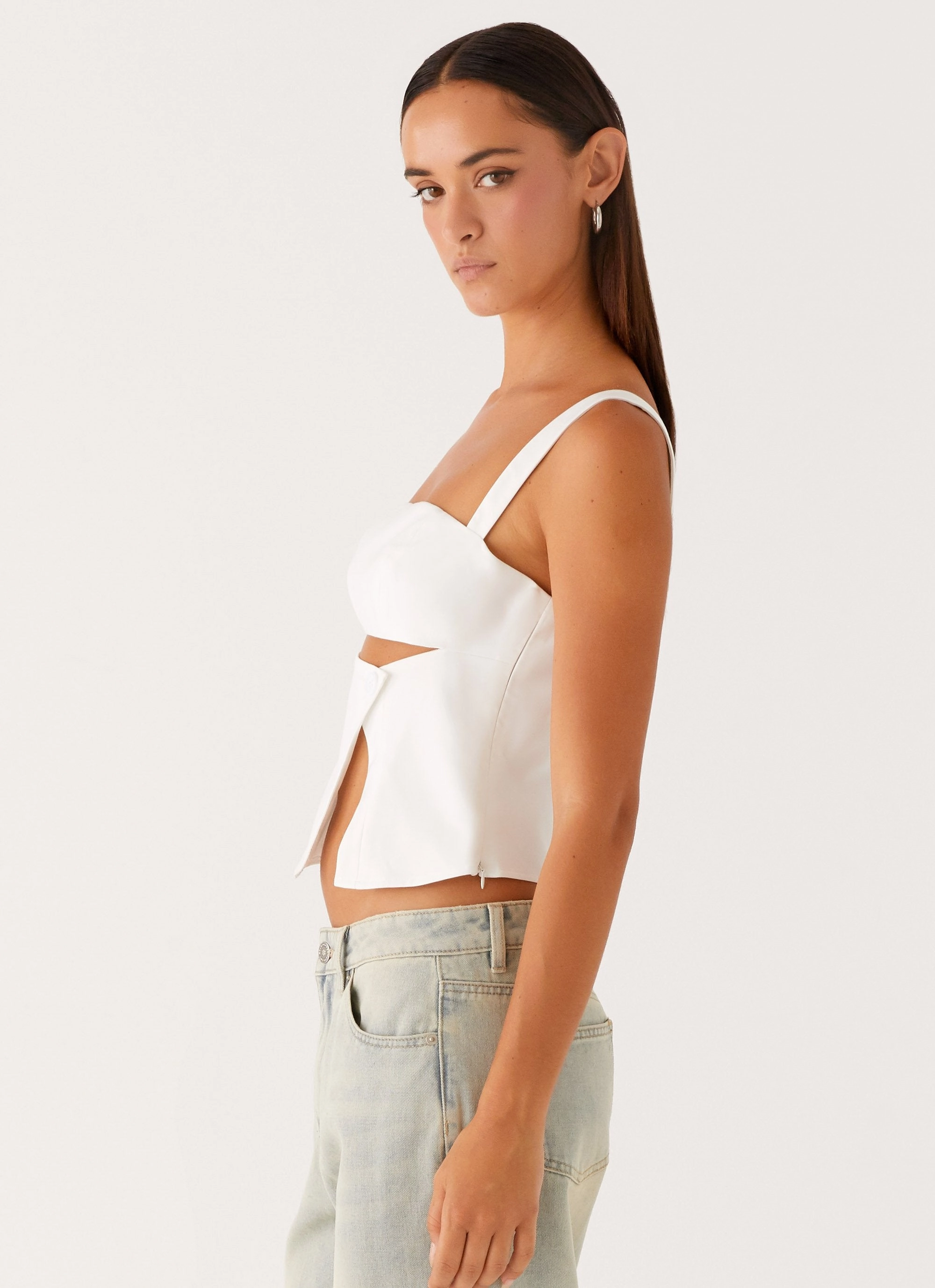 AirflowOptimized Design Pia Cut Out Top - White