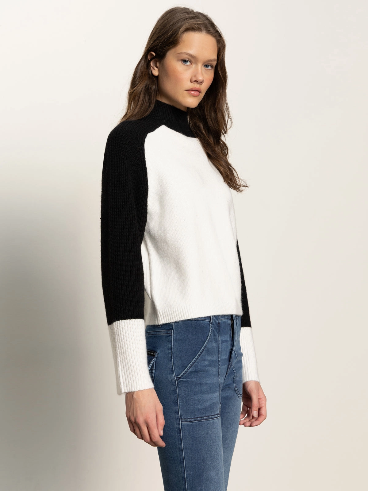 Elastic hemline Downtown Mock Neck Sweater Black/ Chalk