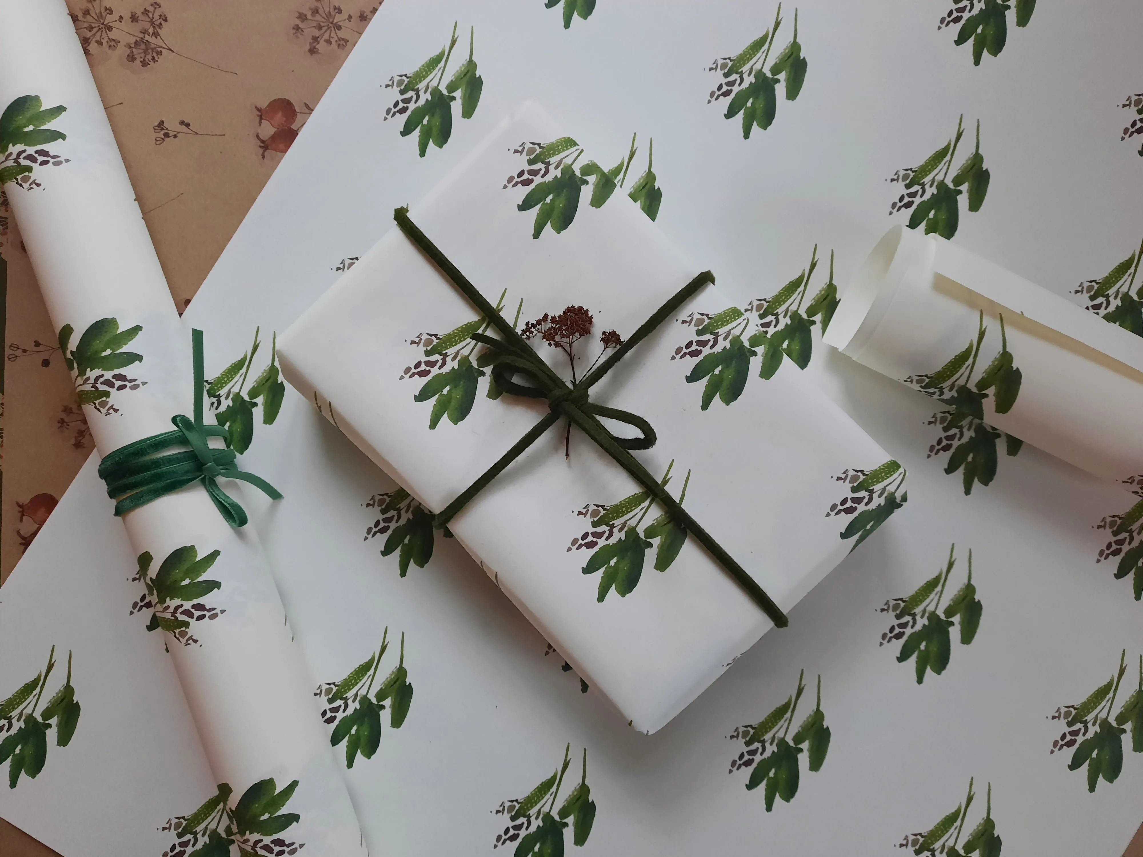 SET OF 3 pieces GREEN LEAVES pure white wrapping paper
