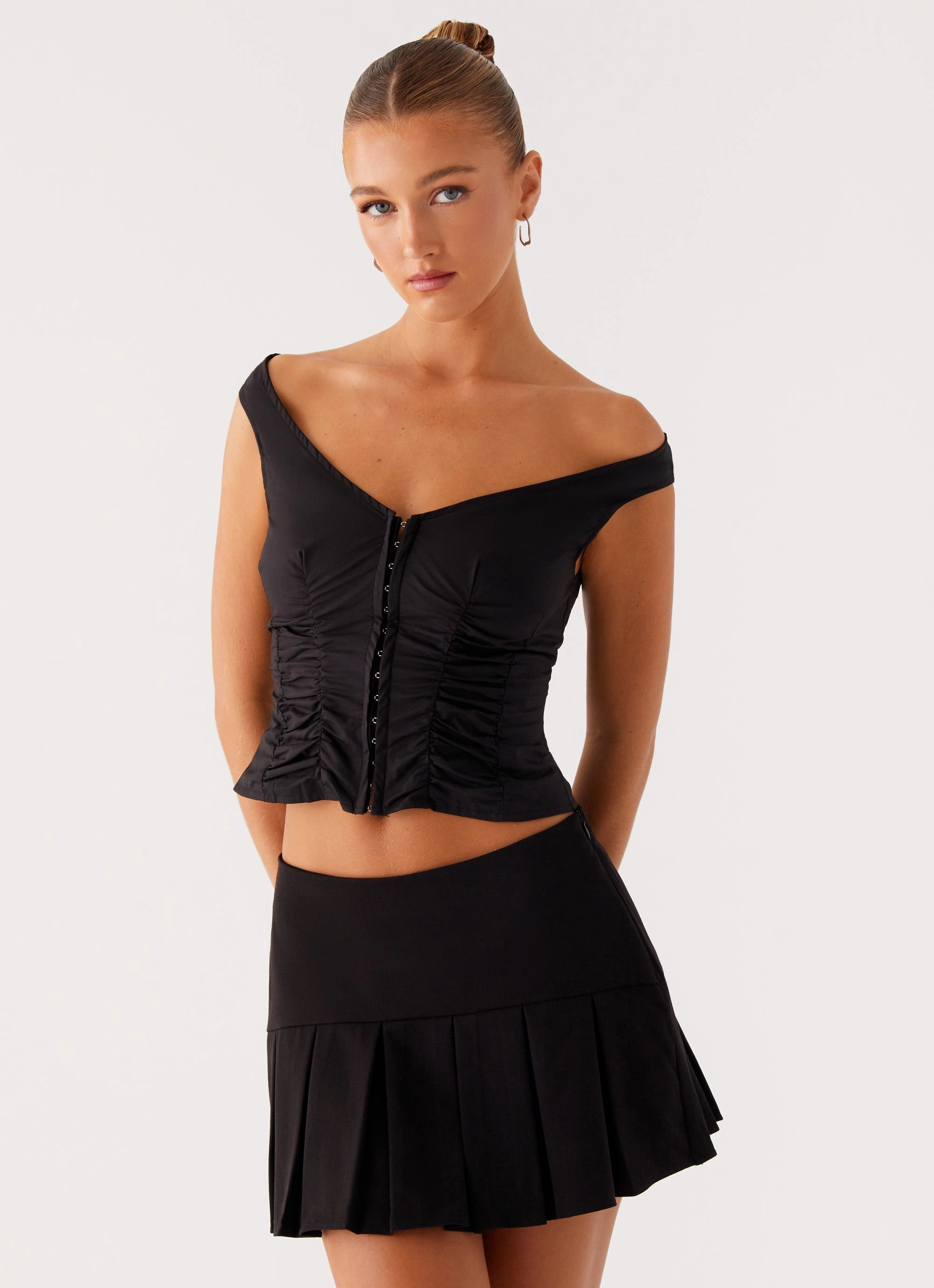 Shelby Pleated Mini Skirt - Black Compact Fit Windproof Membrane