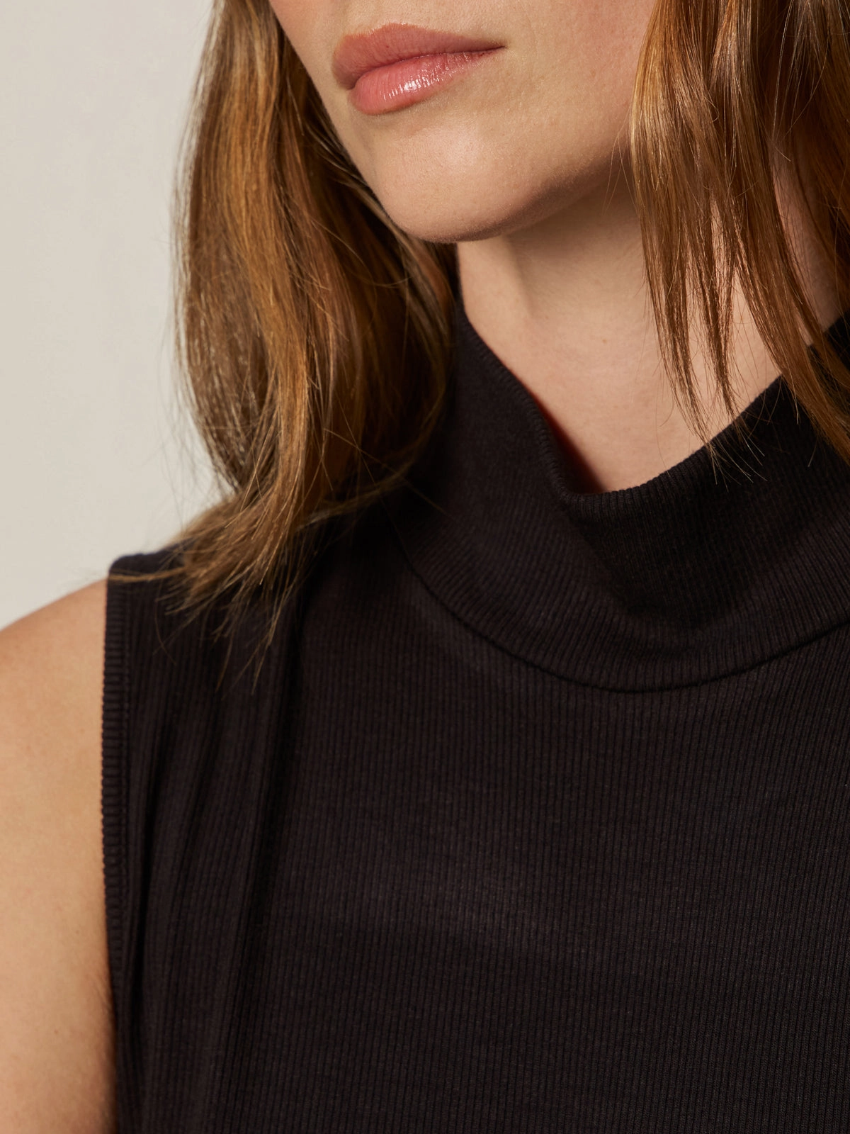 StretchRecovery Yarn Minimal Shrinkage Essential Sleeveless Mock Neck Tank Black