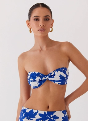 Smooth Edging Sky Gaze Twist Top - Blue Floral Sky Gaze Twist Top - Blue Floral Convertible Neckline
