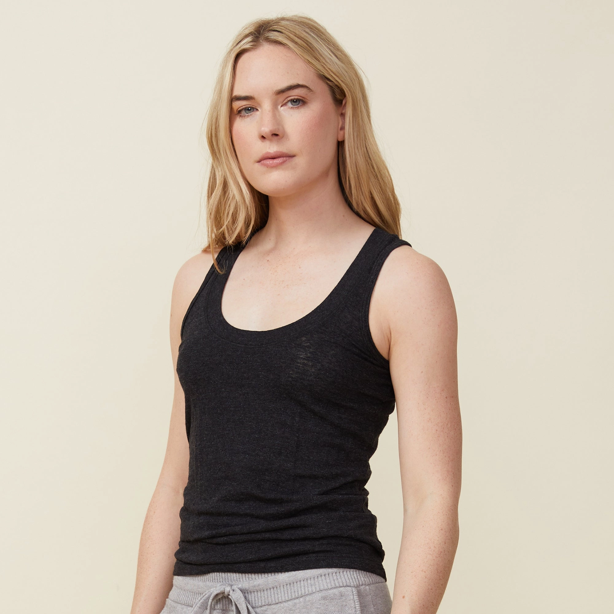 NoRoll Hem Technology TemperatureRegulatingLining Textured Tri-Blend Narrow Tank