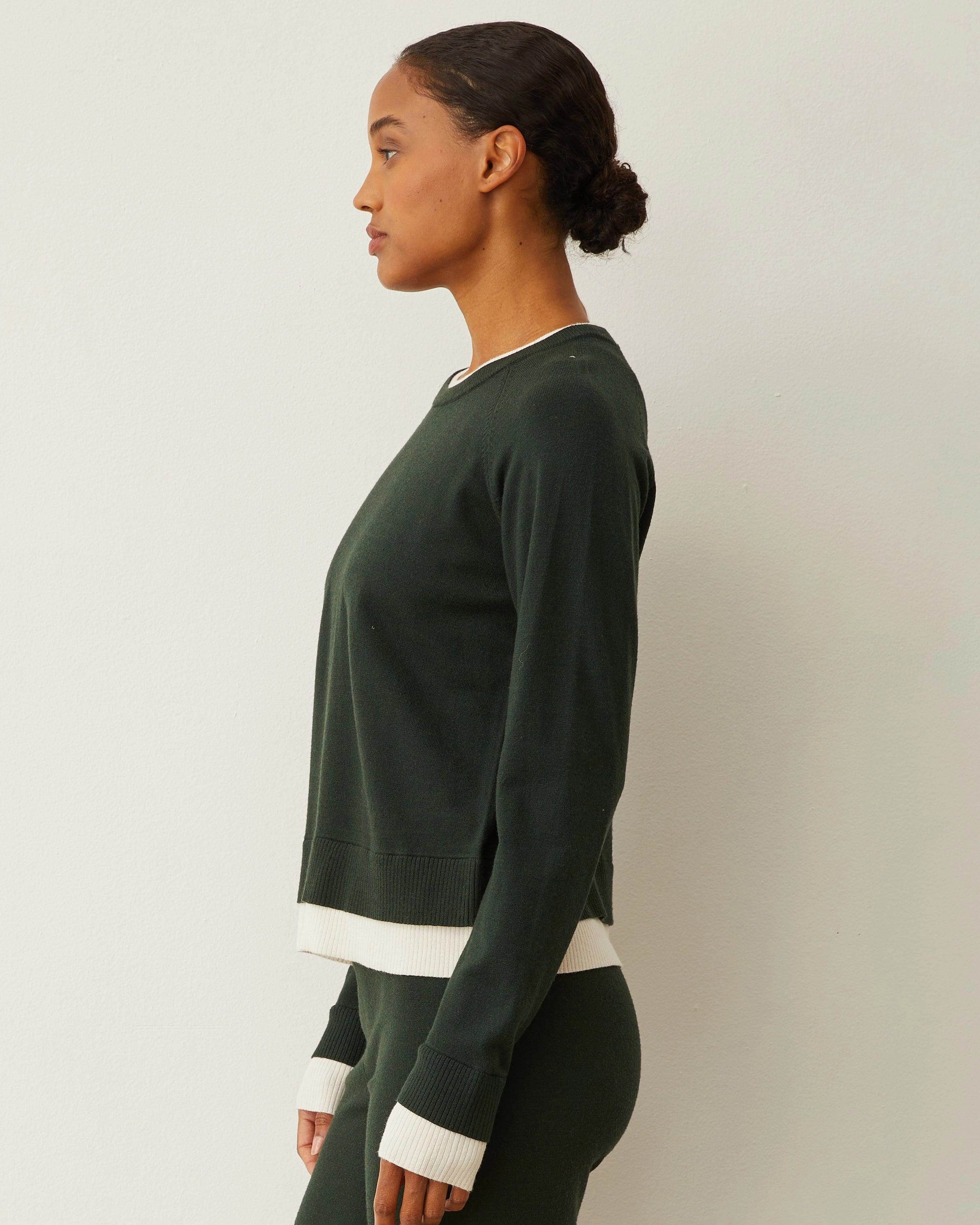 Soft Knit Crew Neck Contrast Sweater ThermalRegulation Durable Interlock Stitch