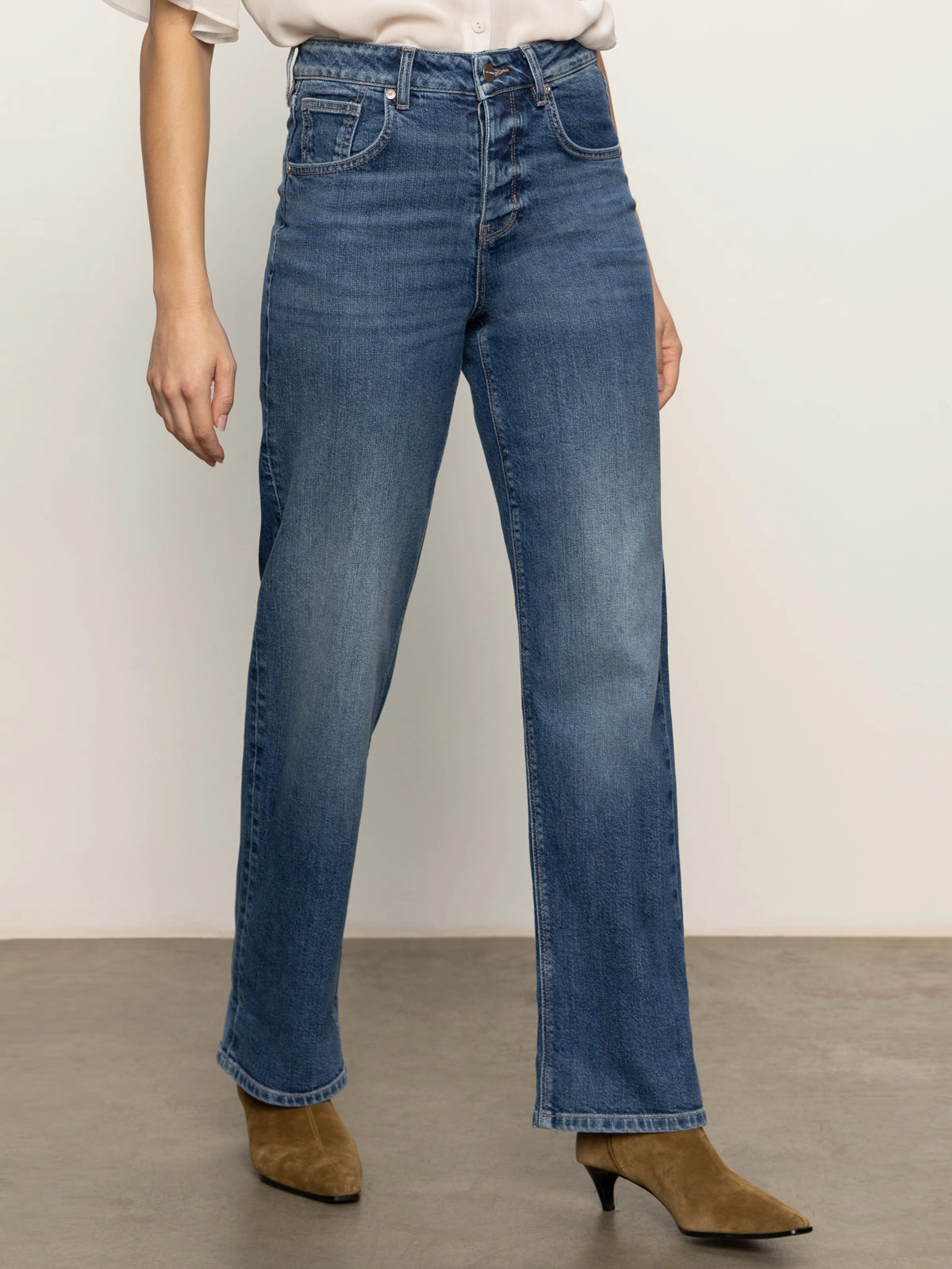 Soleil 90's Straight Jean Indigo Medium Chic Look