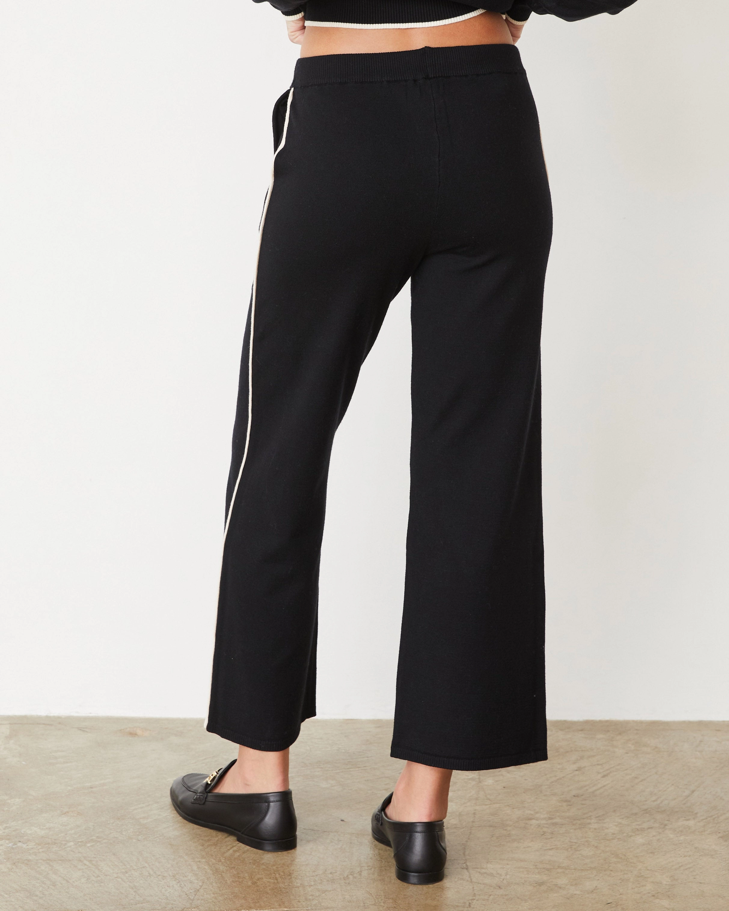Lightknit Pant With Contrast Piping Shape Flex