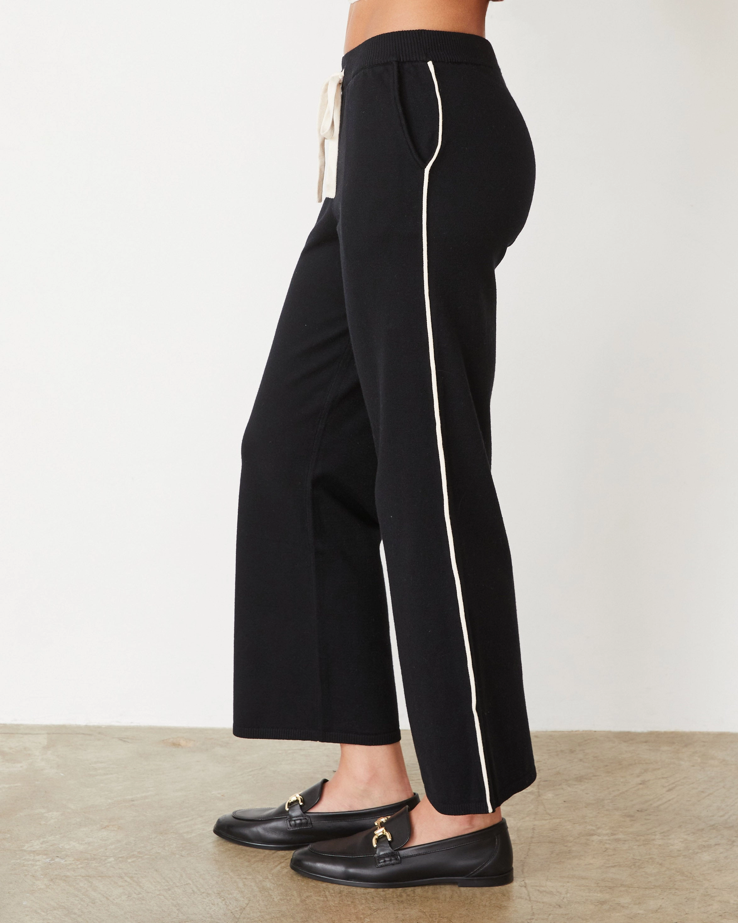 Lightknit Pant With Contrast Piping Slim Fit Wear Sleek and Soft