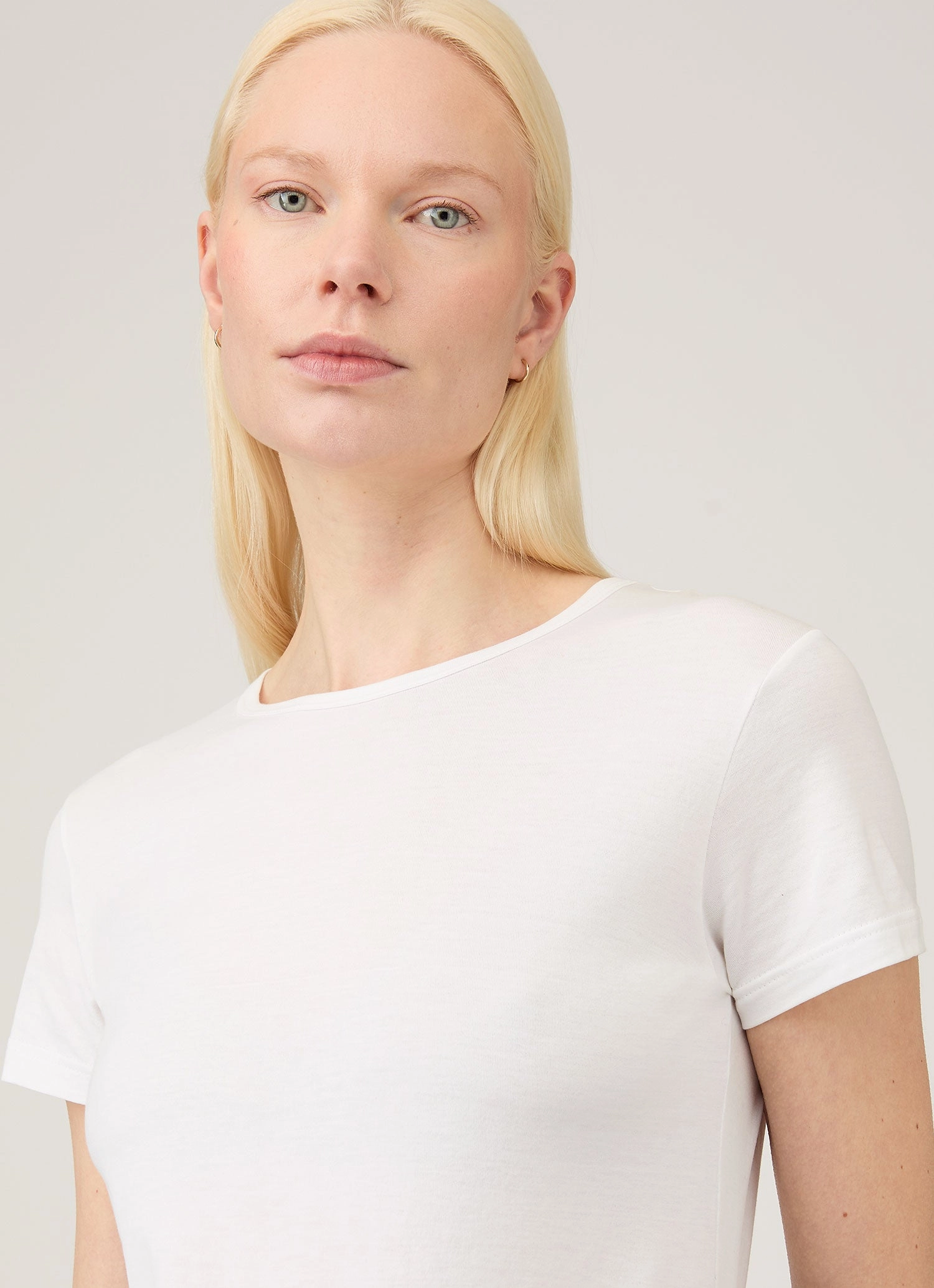 Women's Classic T-shirt in White Relaxed fit wear Comfort Waist