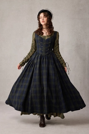 Sustainable Material Thistle 26 |Vintage victorian corset dress with Metal Chain Weatherproof Technology Cozy Hood Detail Thistle 26 |Vintage victorian corset dress with Metal Chain