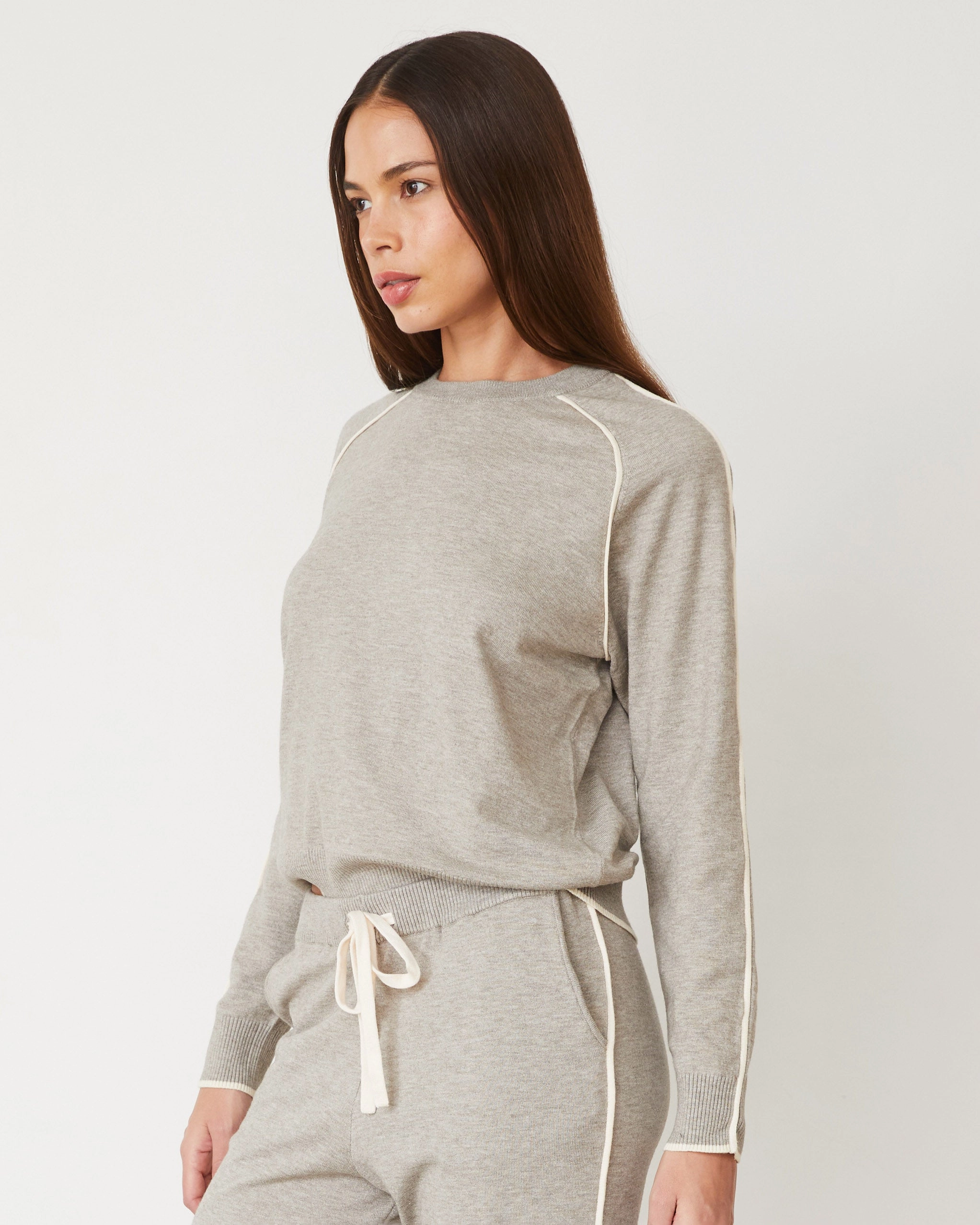 FlatlockSeams Breathable Material Lightknit Sweater With Contrast Piping