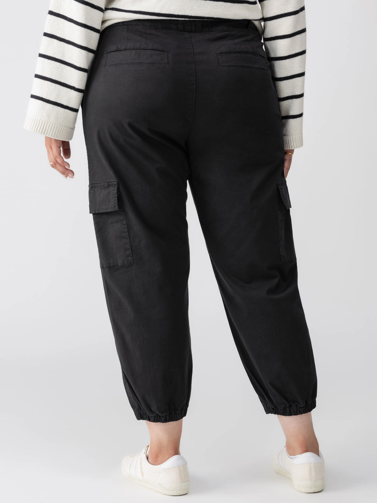 SeamlessPockets Take Over Jogger Mid-Rise Pant Black Extended Sizing