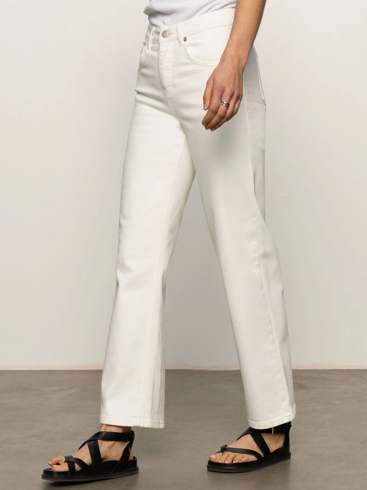 HeatRegulating Soleil 90's Straight High Rise Jeans White
