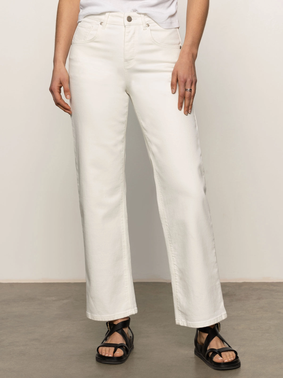 Soleil 90's Straight High Rise Jeans White Layered Style