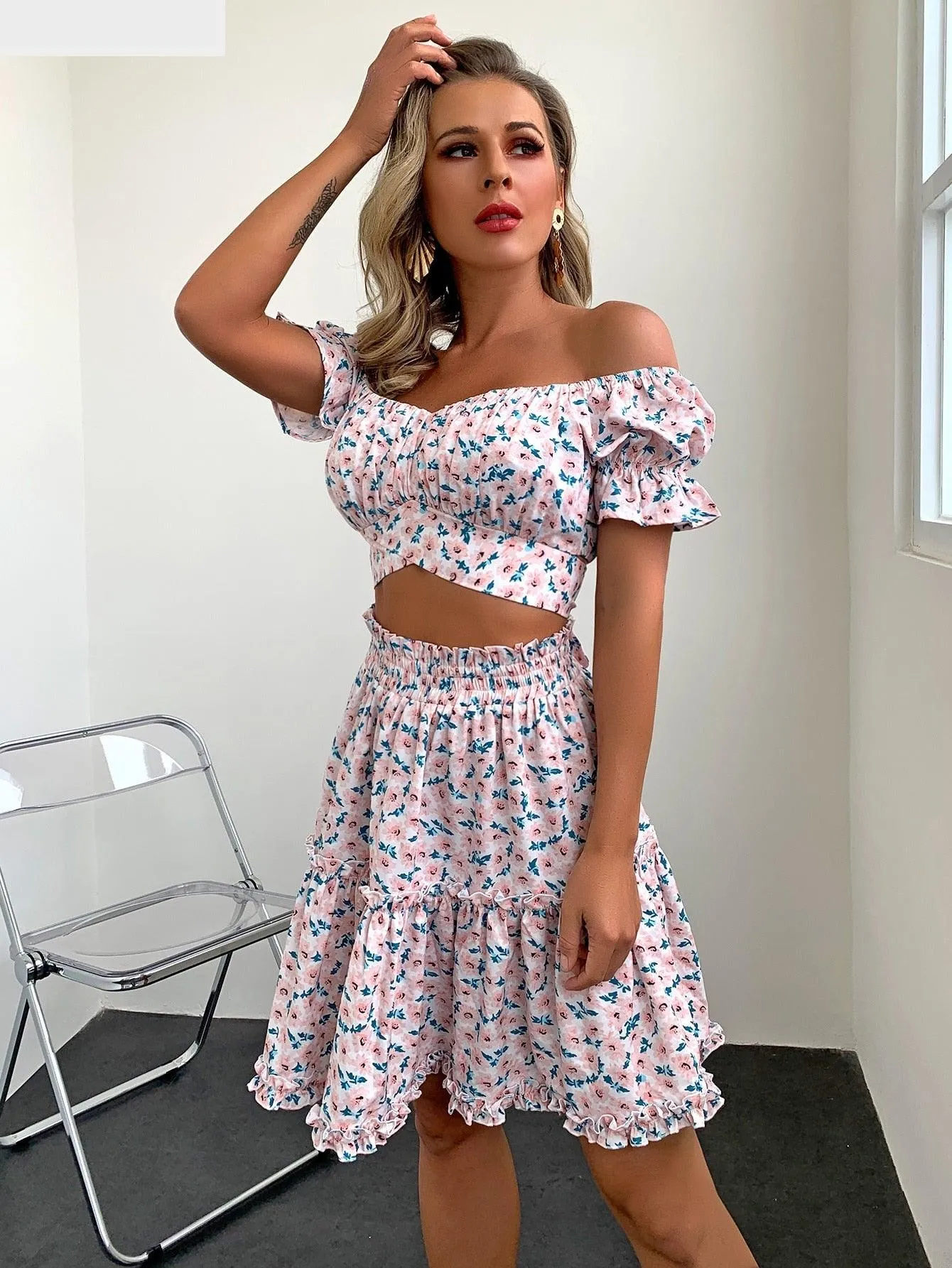 THE SUMMER GIRL