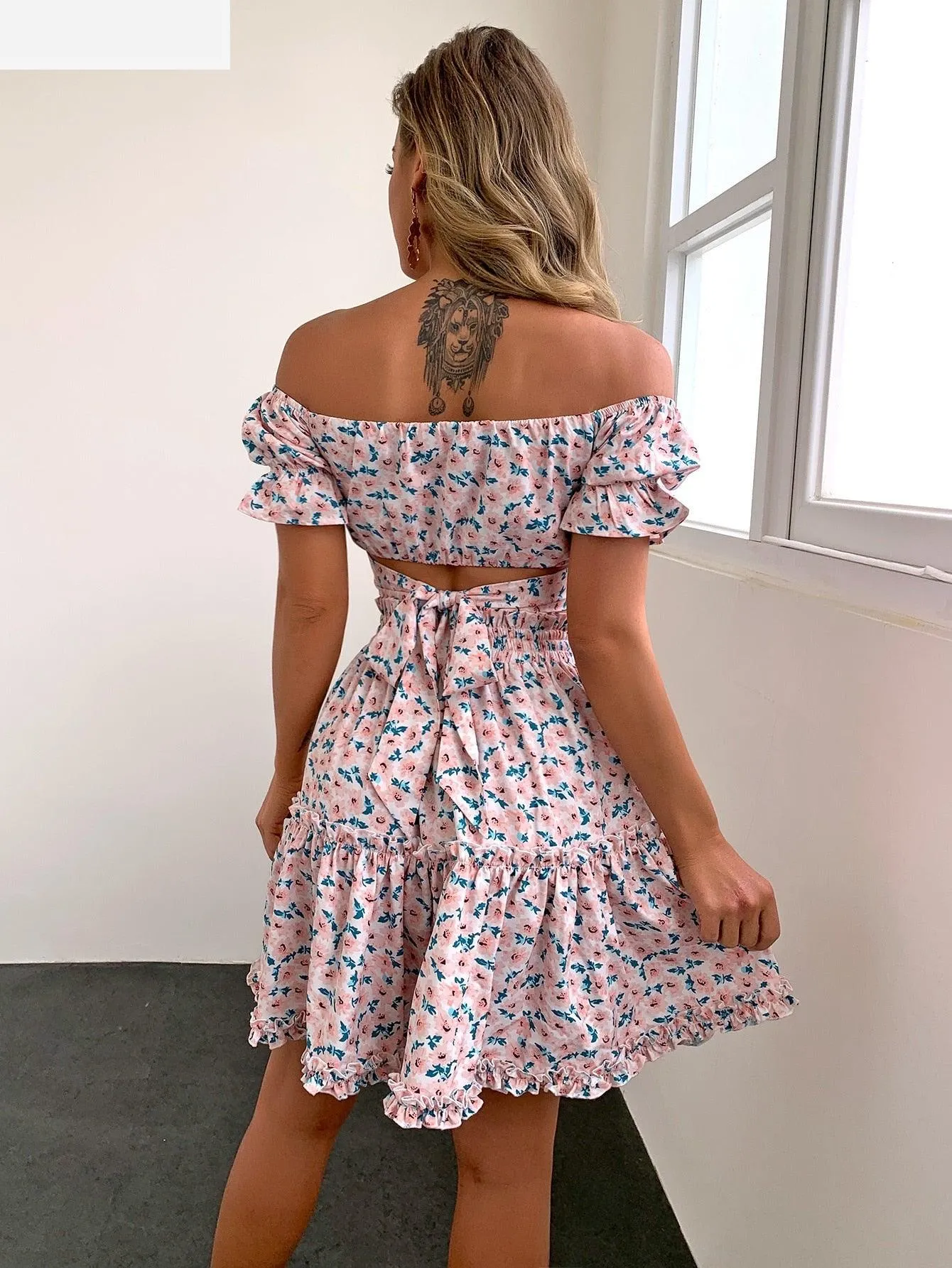 THE SUMMER GIRL