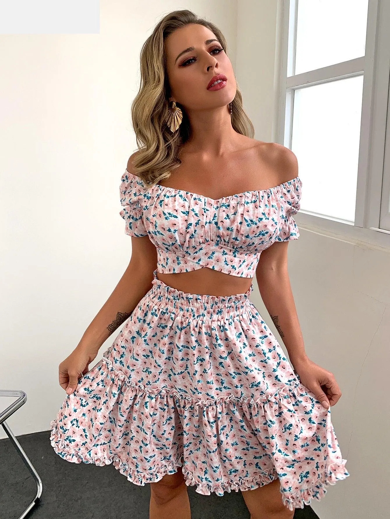 THE SUMMER GIRL