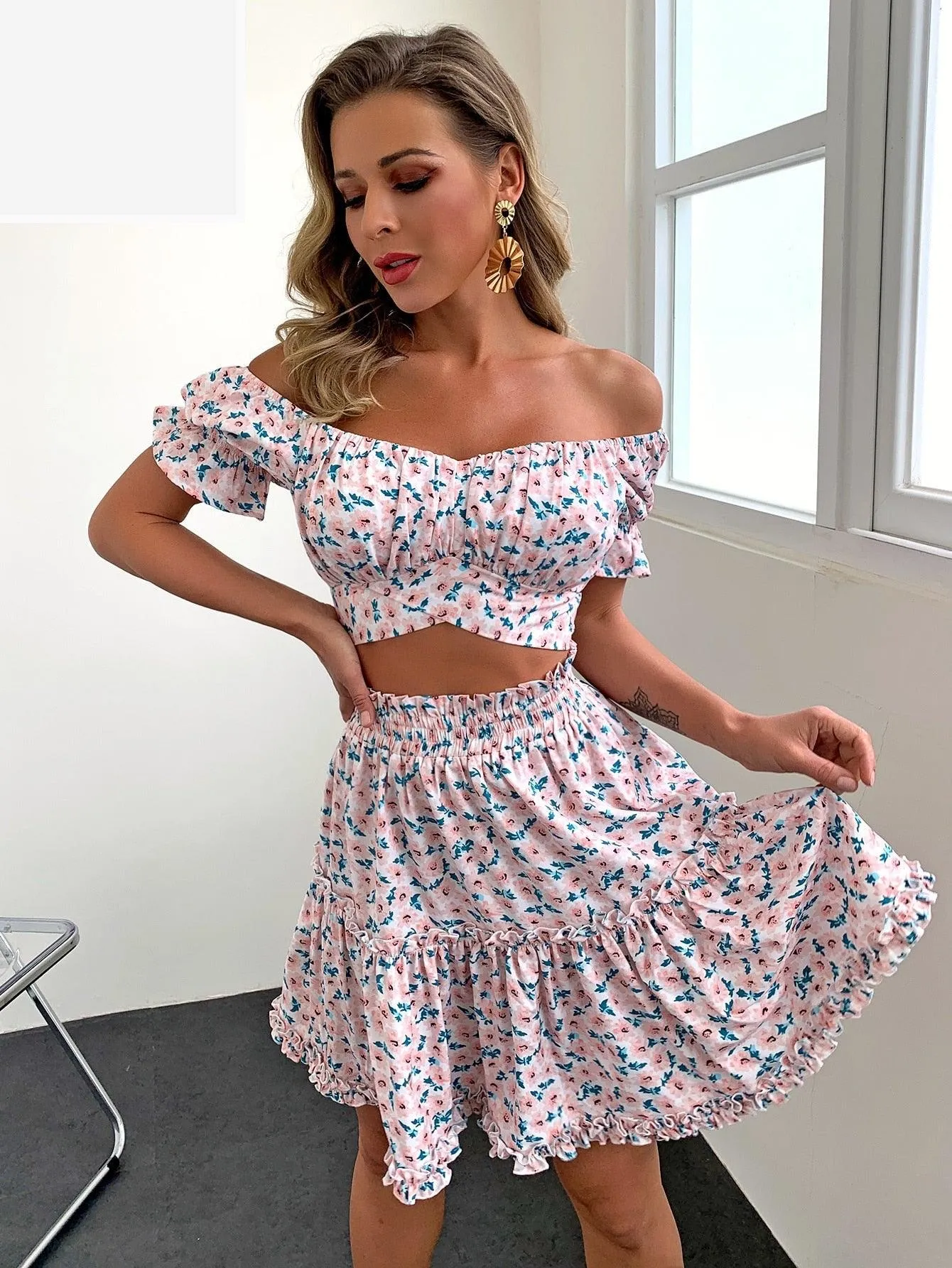 THE SUMMER GIRL