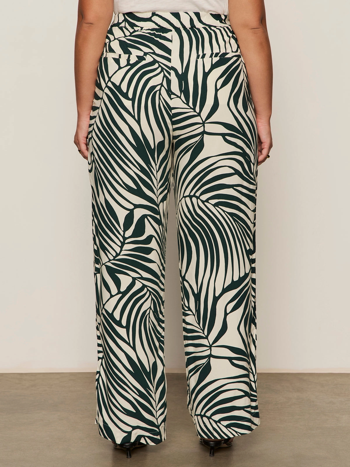 The Soft Trouser Green Oasis Extended Sizing Packable design