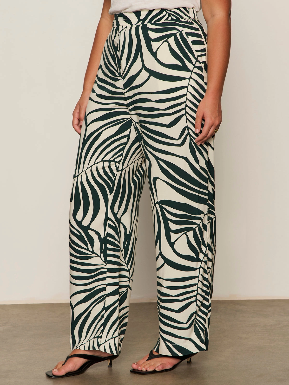 No Gap Waist Construction The Soft Trouser Green Oasis Extended Sizing