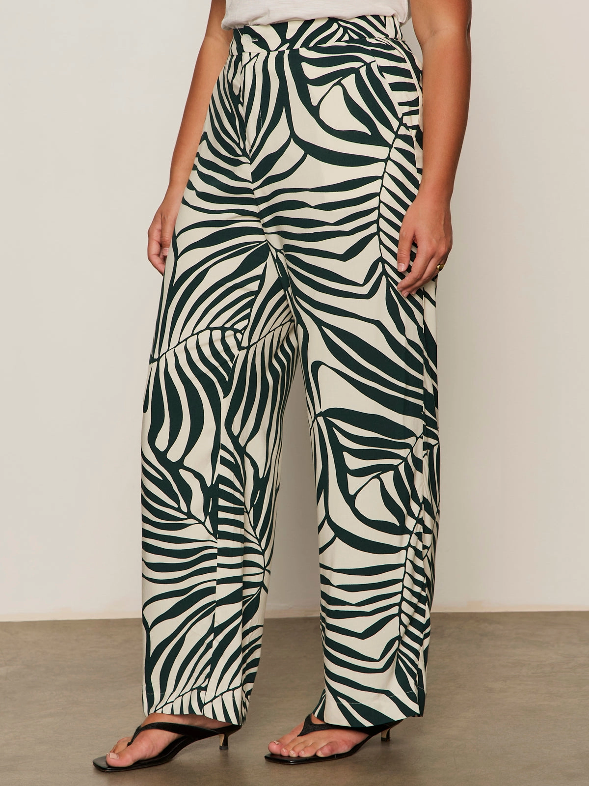 High-waisted fit The Soft Trouser Green Oasis Extended Sizing