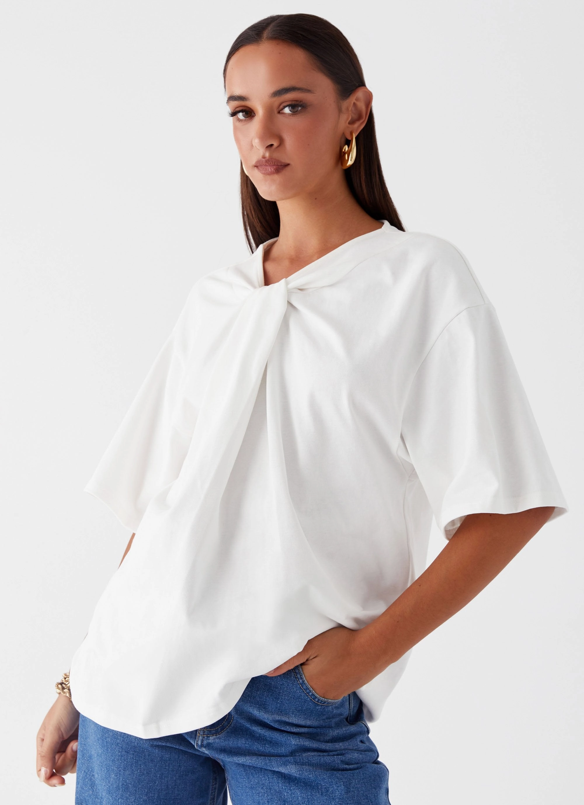 Unstructured Silhouette Orena Twist T-Shirt - White