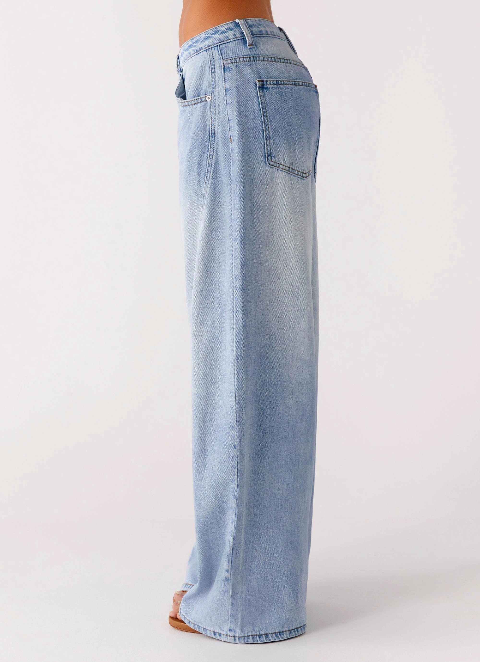 Casual Comfort Wear HiddenDrawcord Timeless Wide Leg Jeans - Bleached Blue