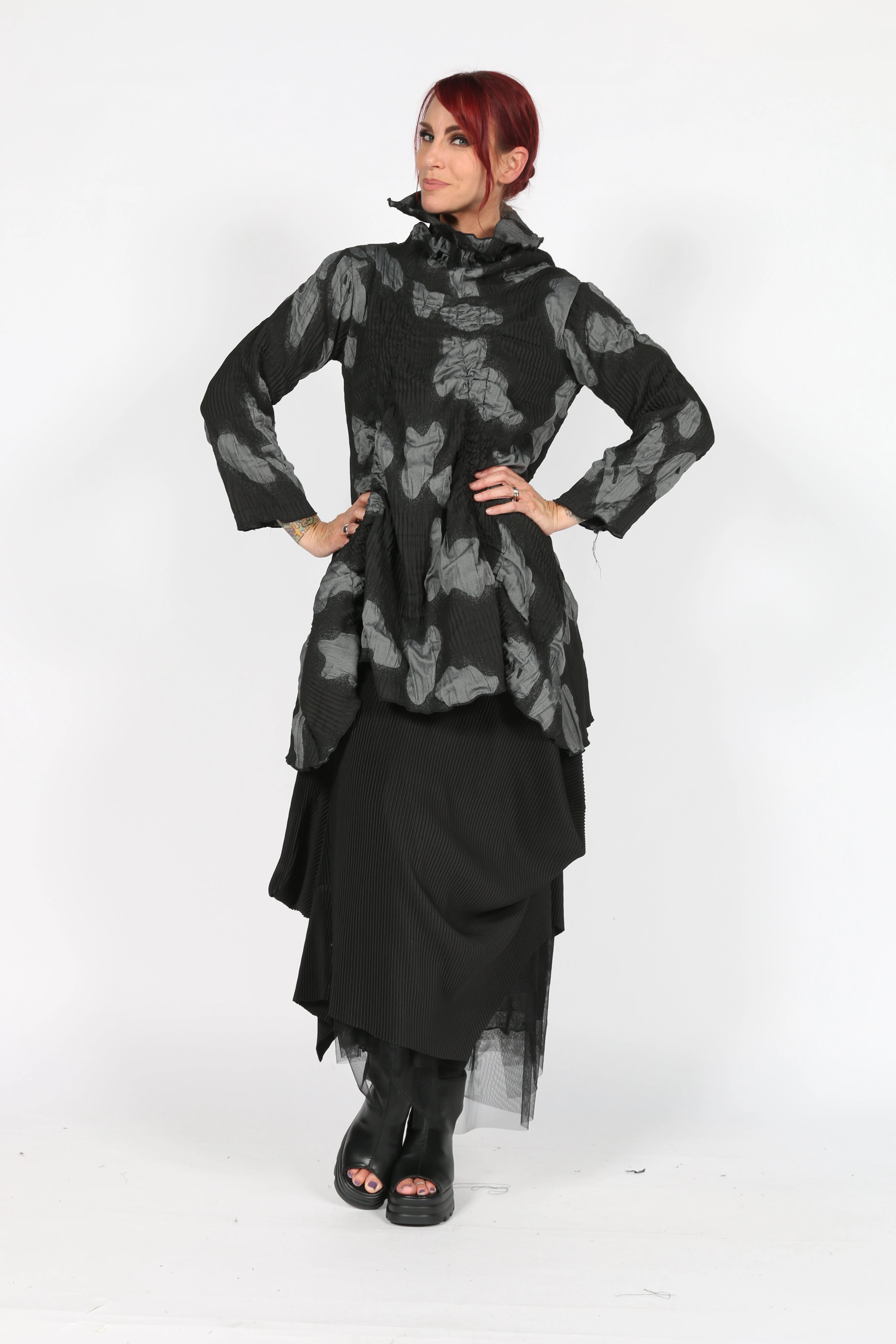 MinimalistSilhouette Tiu Top