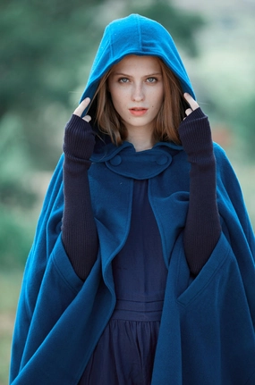 Trendy Wearables The New Yorker | Hooded Cashmere Cape The New Yorker | Hooded Cashmere Cape Lounge Feel Office Smart