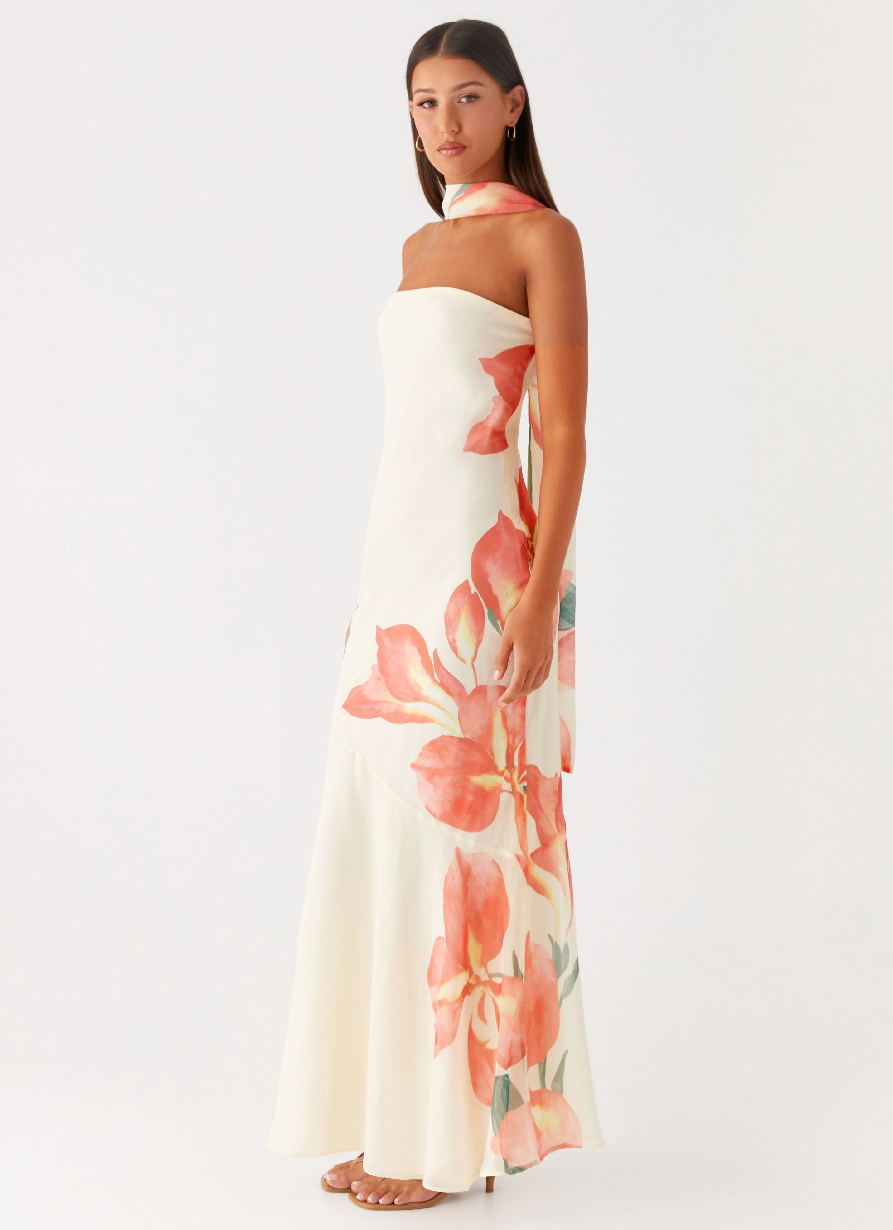 Soft Focus Under The Pagoda Maxi Dress - Siena Floral Trend Focused