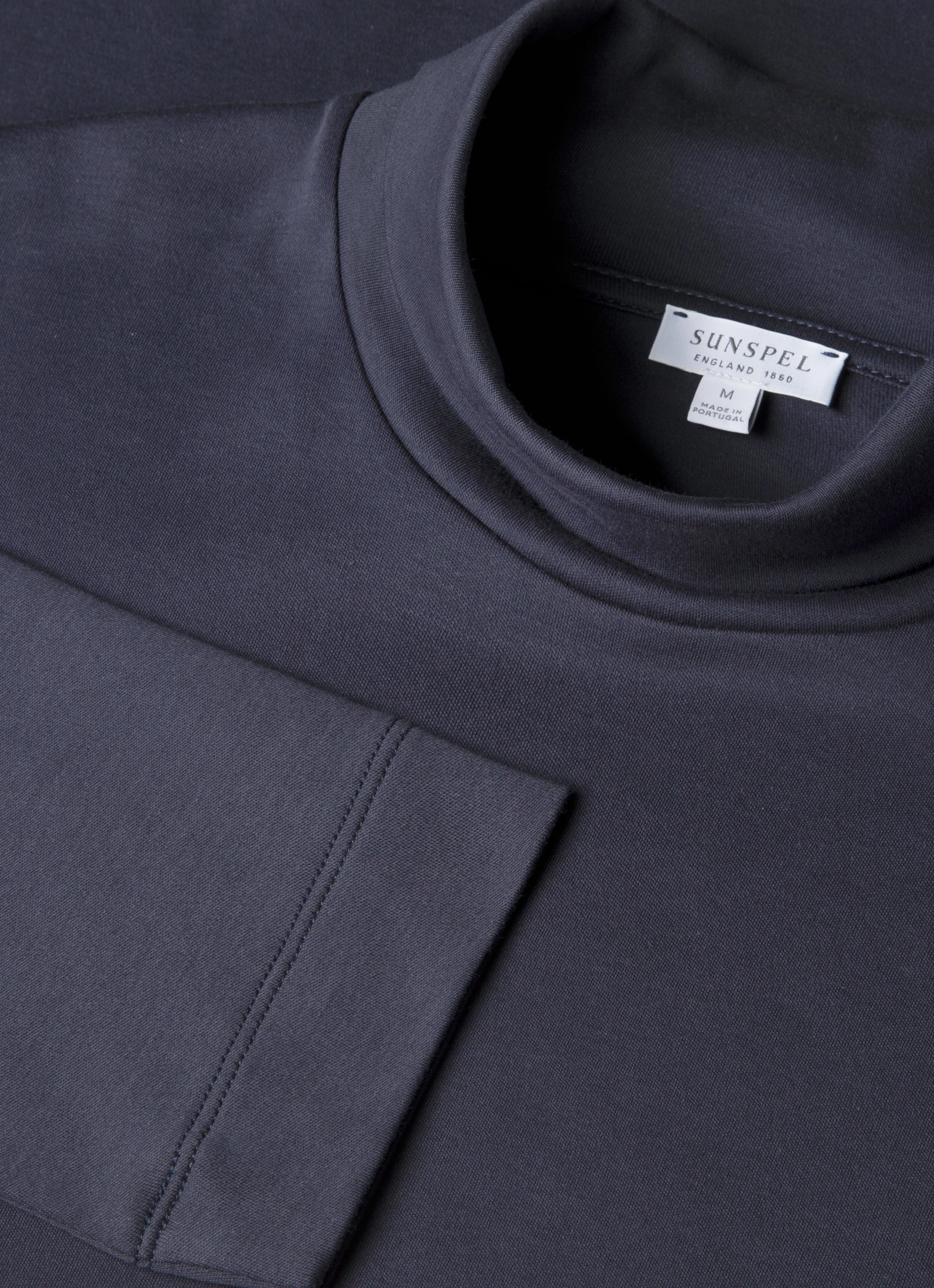 Sporty and Cool Seamless Edging Men's Roll Neck Heavyweight T-shirt in Navy