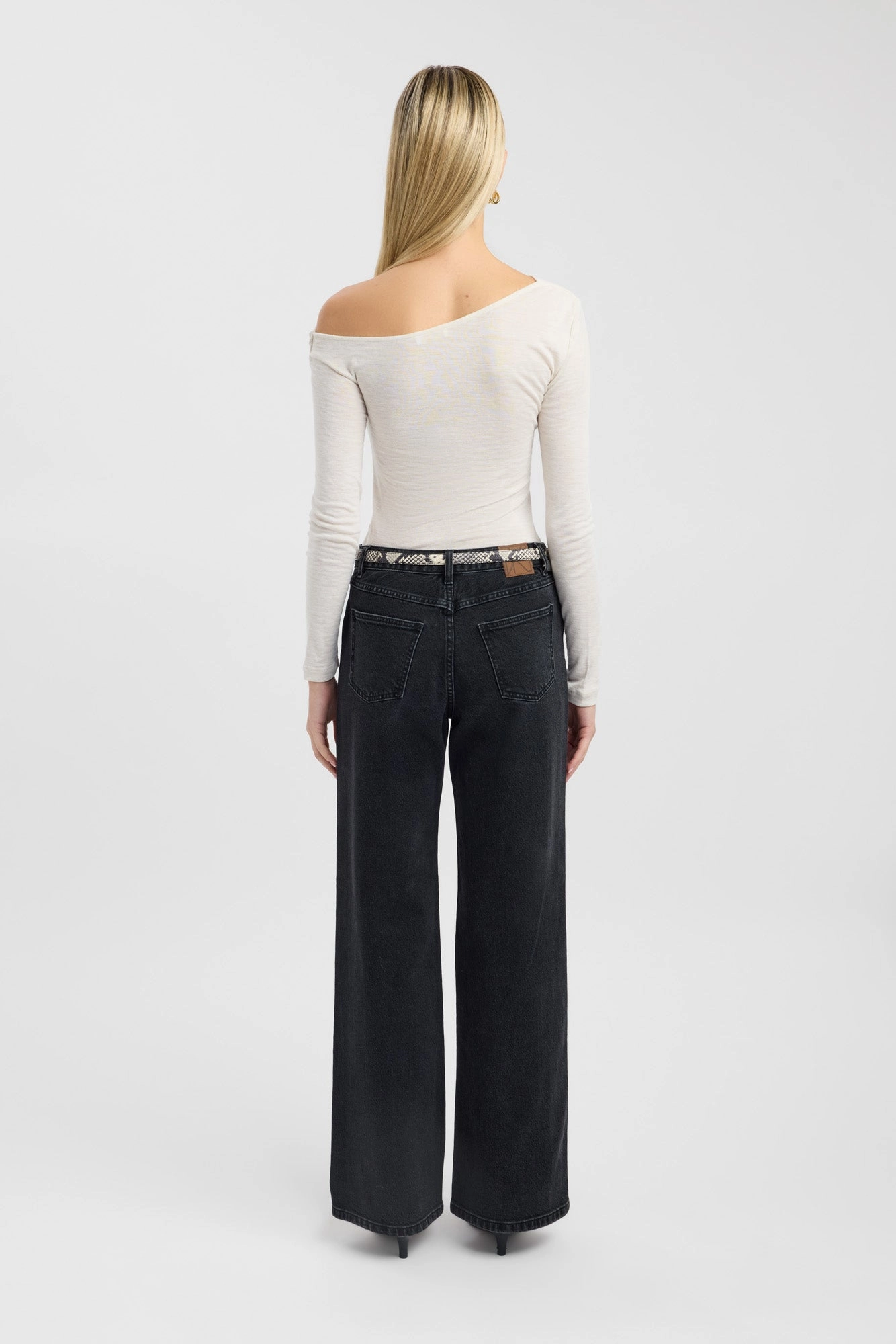 Non Irritating Edging Seasonal Layered Whistler Wool Top