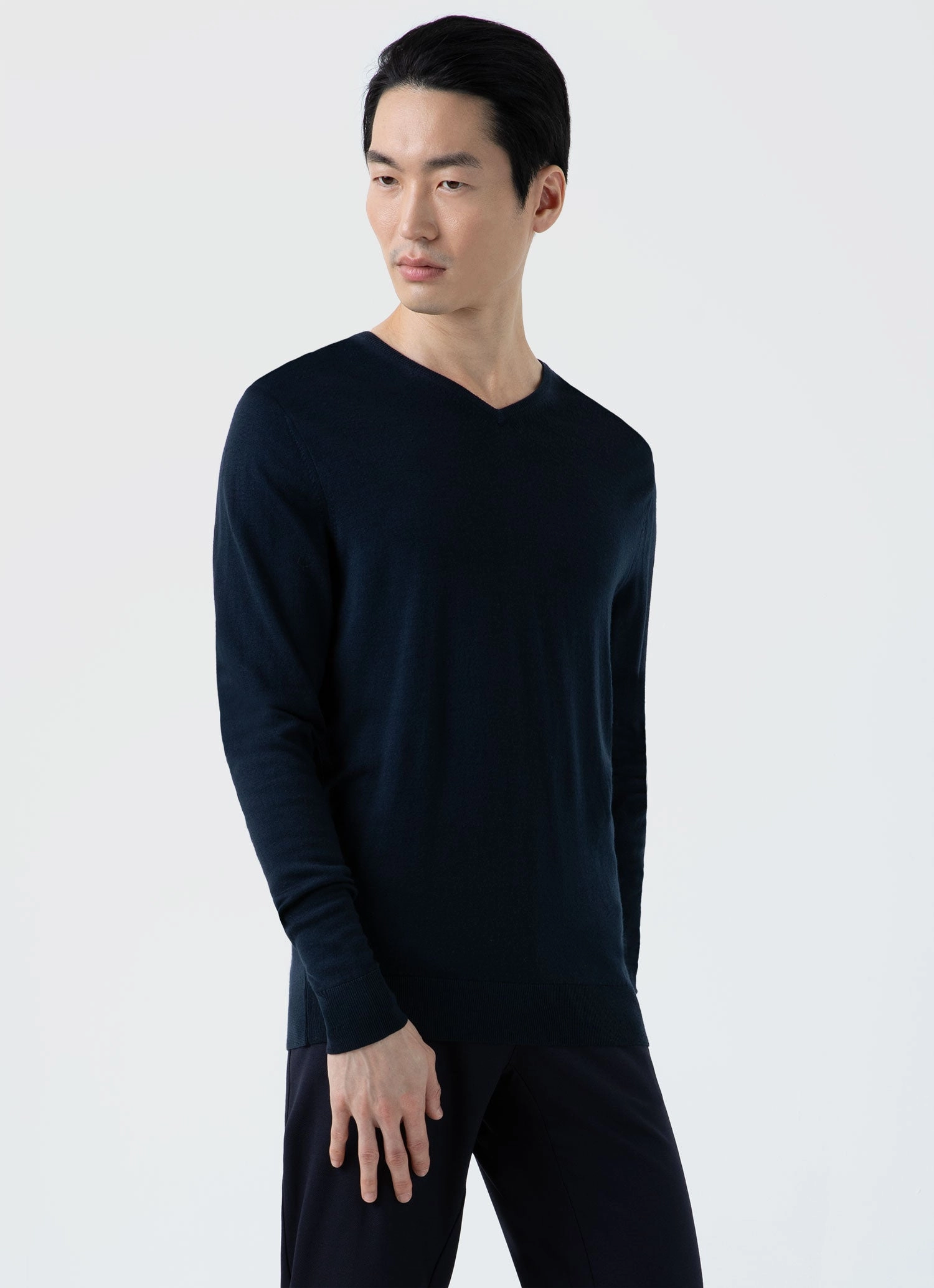 Men's Extra-Fine Merino V-neck in Light Navy Lightweight Layer