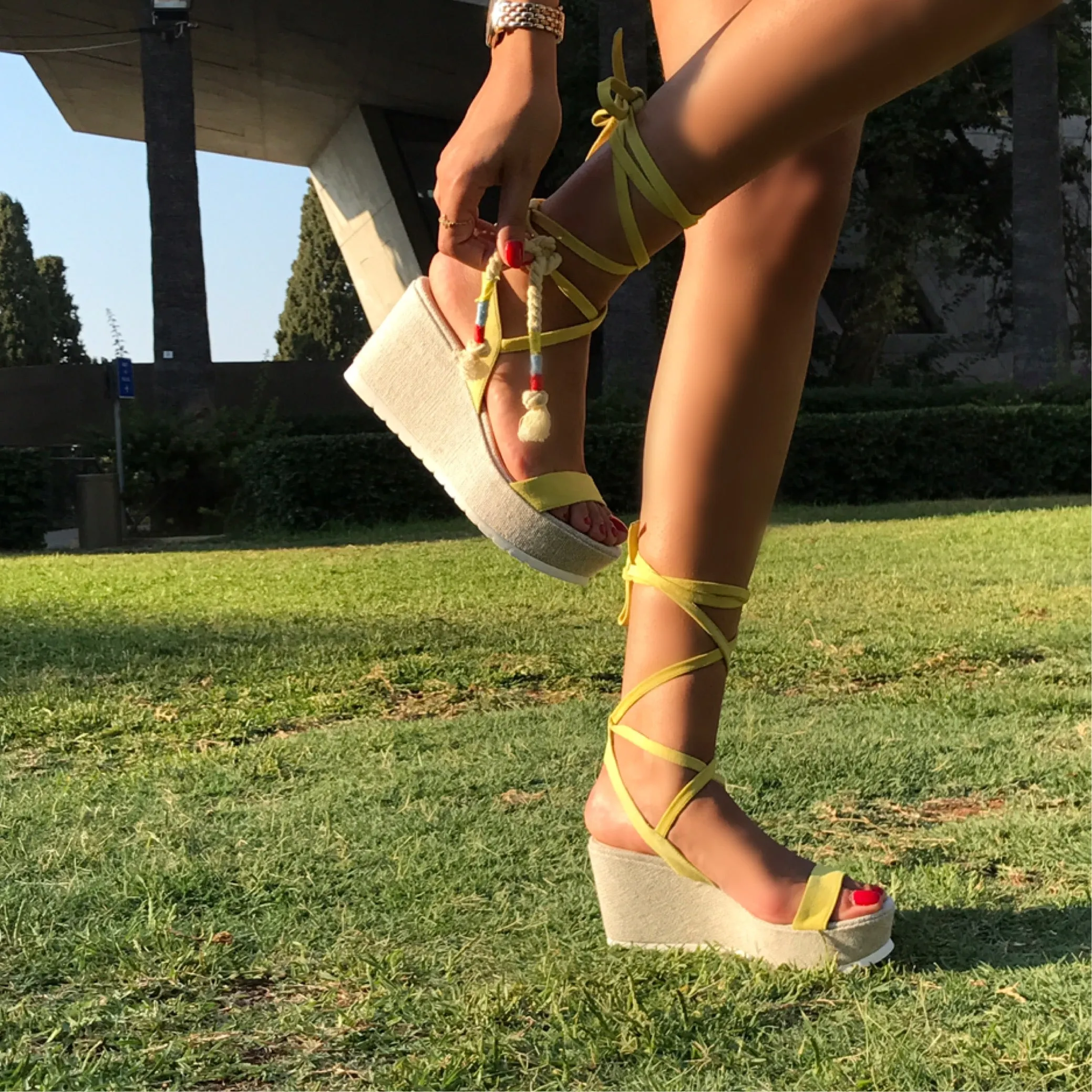 Victim Sunshine Wedges