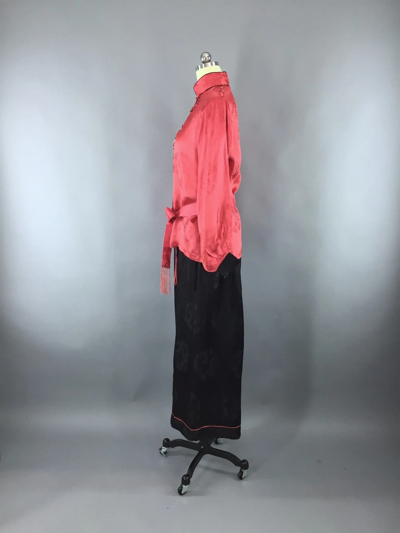 Vintage 1930s Silk Pajamas Set / Rose Red & Black Asian /  Fits L to XXL