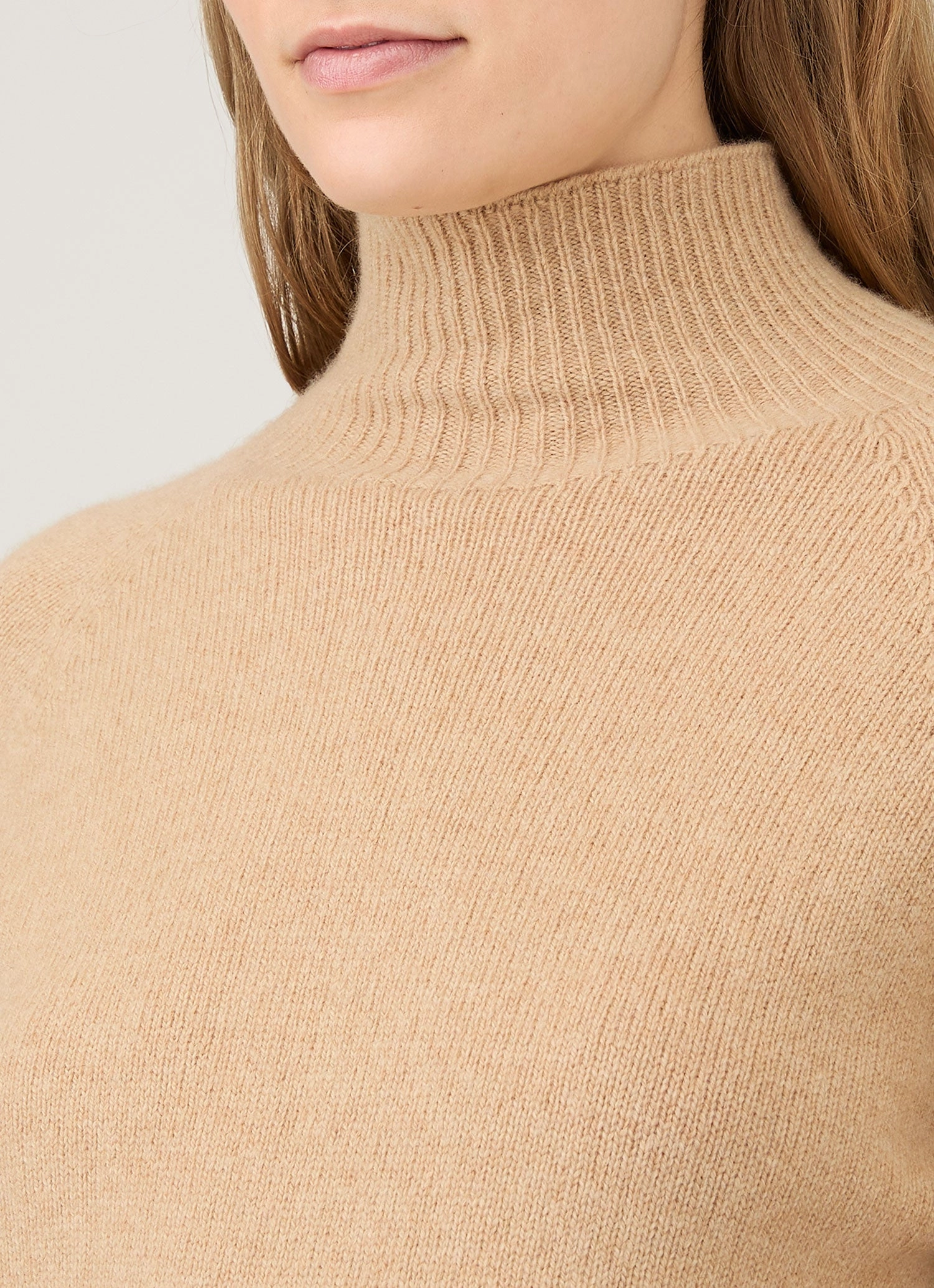 Workday Fit Women's Lambswool Funnel Neck Jumper in Light Camel