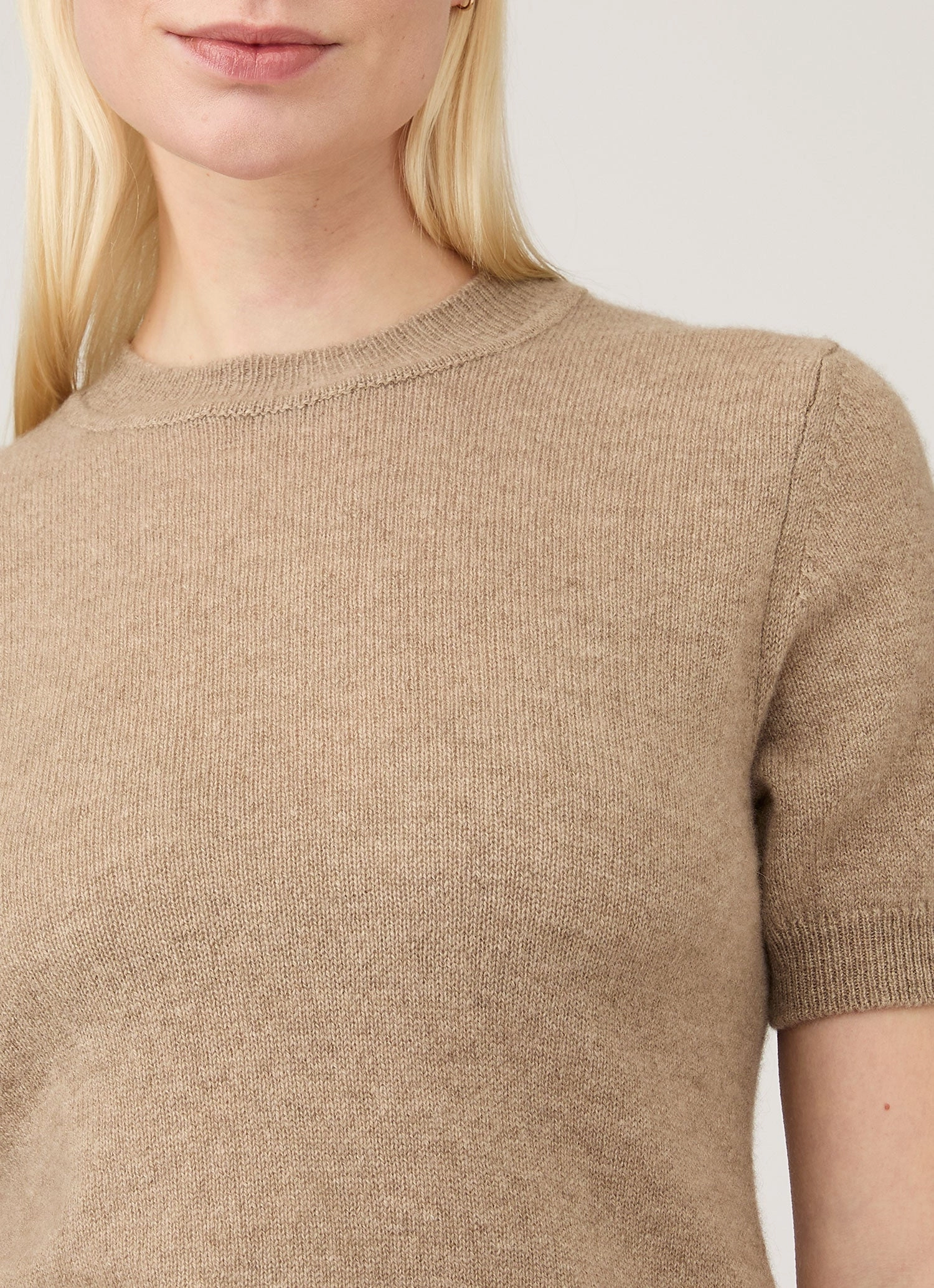 Women's Cashmere T-Shirt in Mink On-The-Go Neutral Look