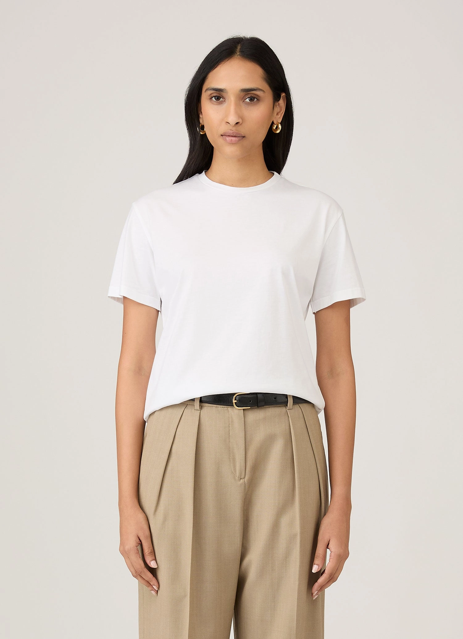 Scoop neck femininity Women's Boy Fit T-shirt in White