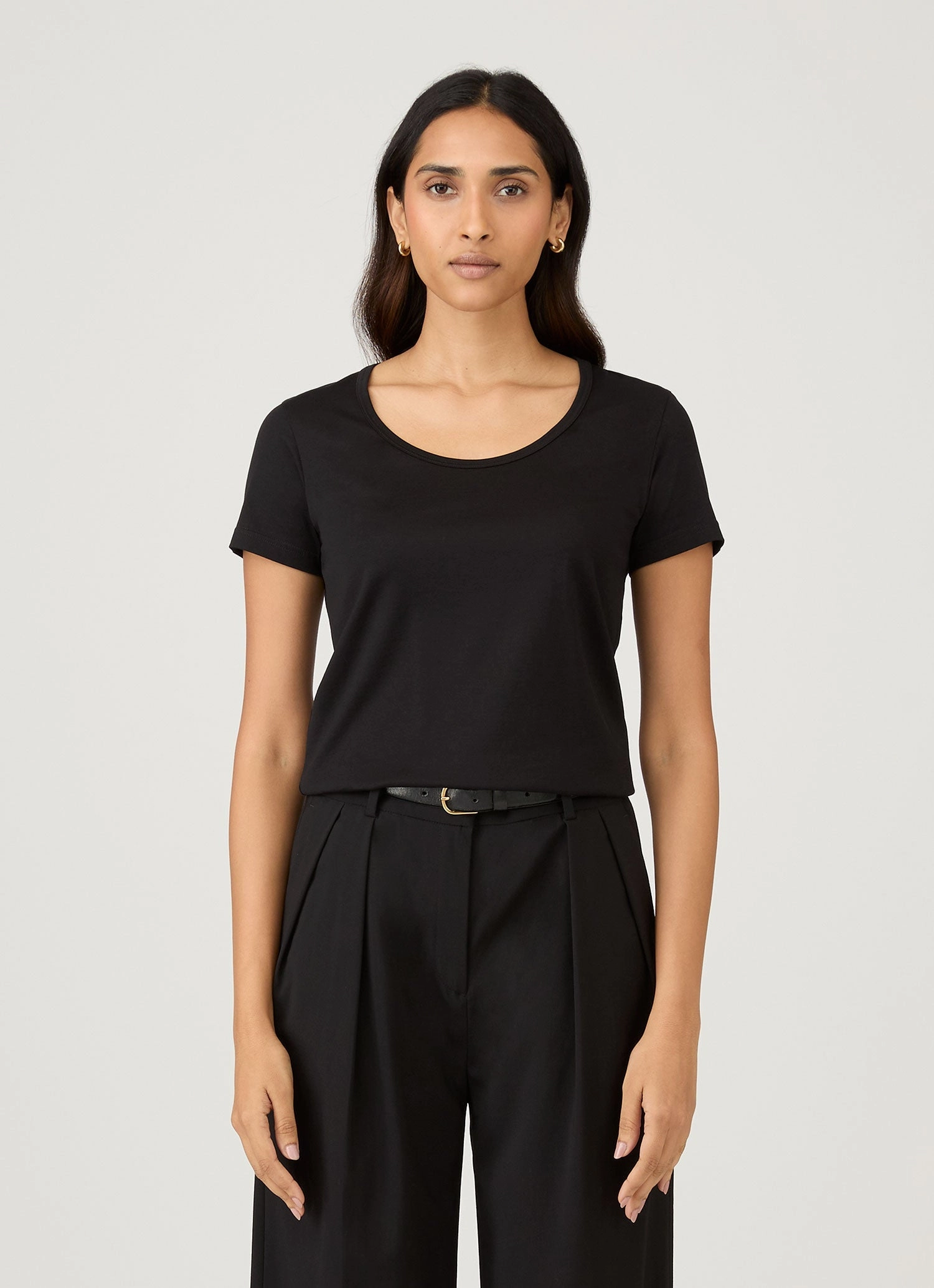 Women's Classic Scoop Neck T-shirt in Black All Season Wear